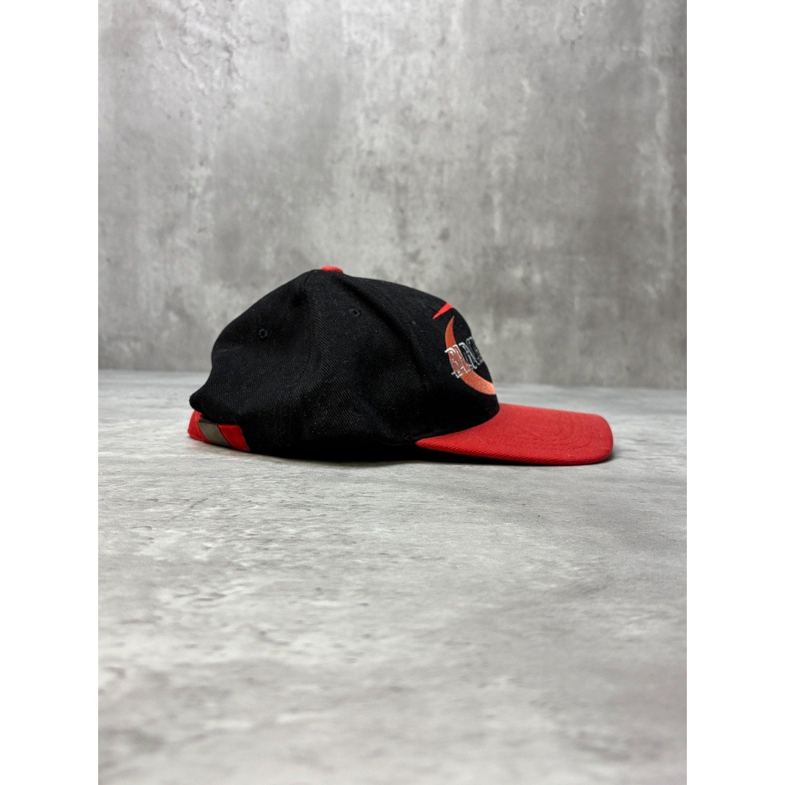 Vintage 90s Chicago Blackhawks NHL Embroidered Spellout Strapback Hat OSFA