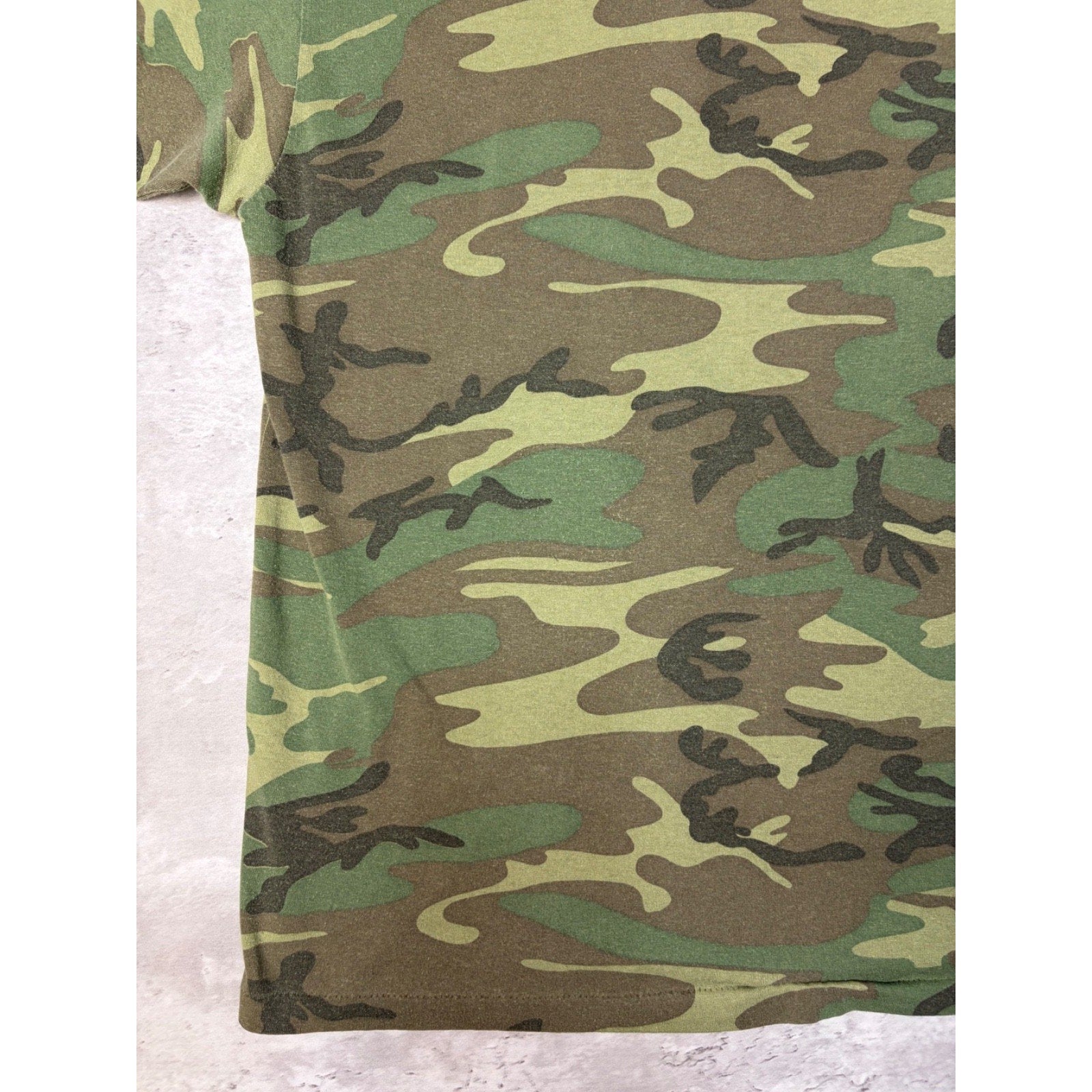 Vintage 1990s Woodland Camo Military T-Shirt Size XL