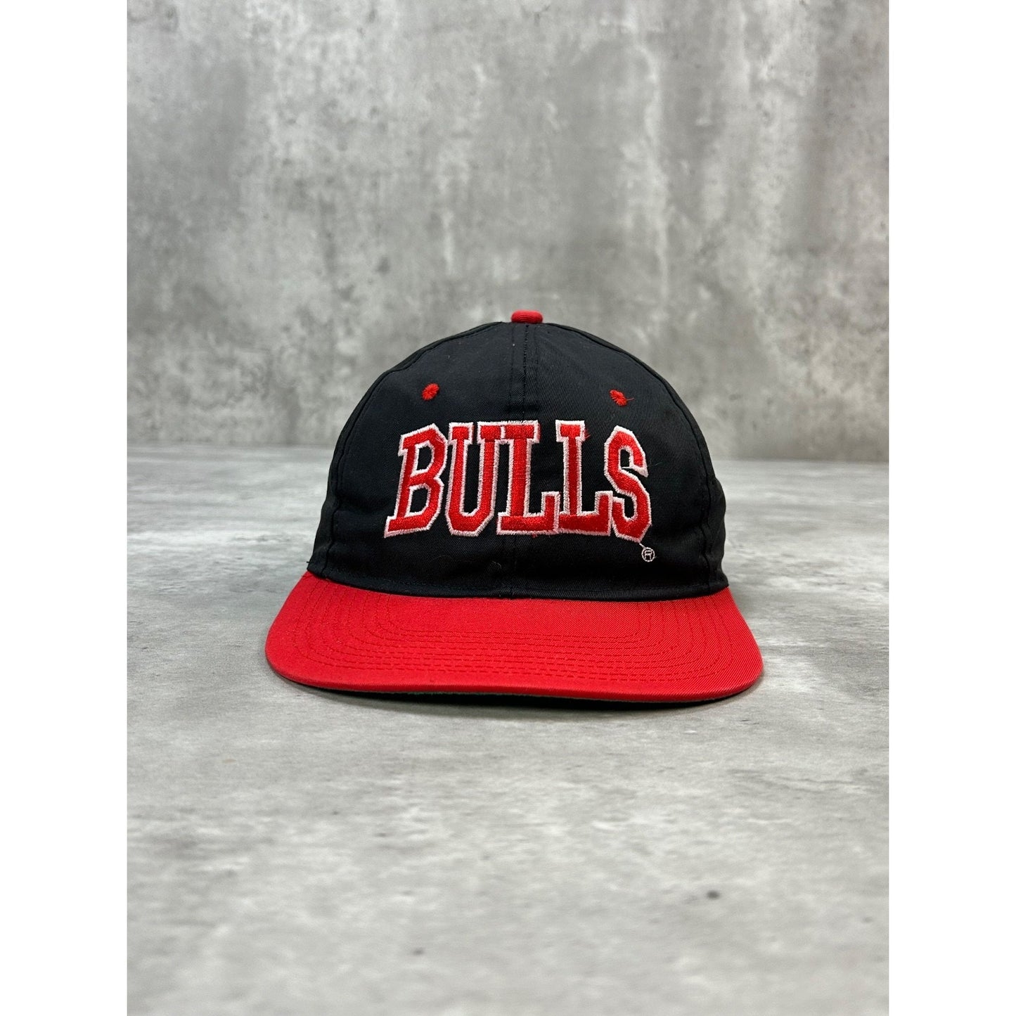 Vintage 90s Chicago Bulls NBA Embroidered Spellout Snapback Hat OSFA