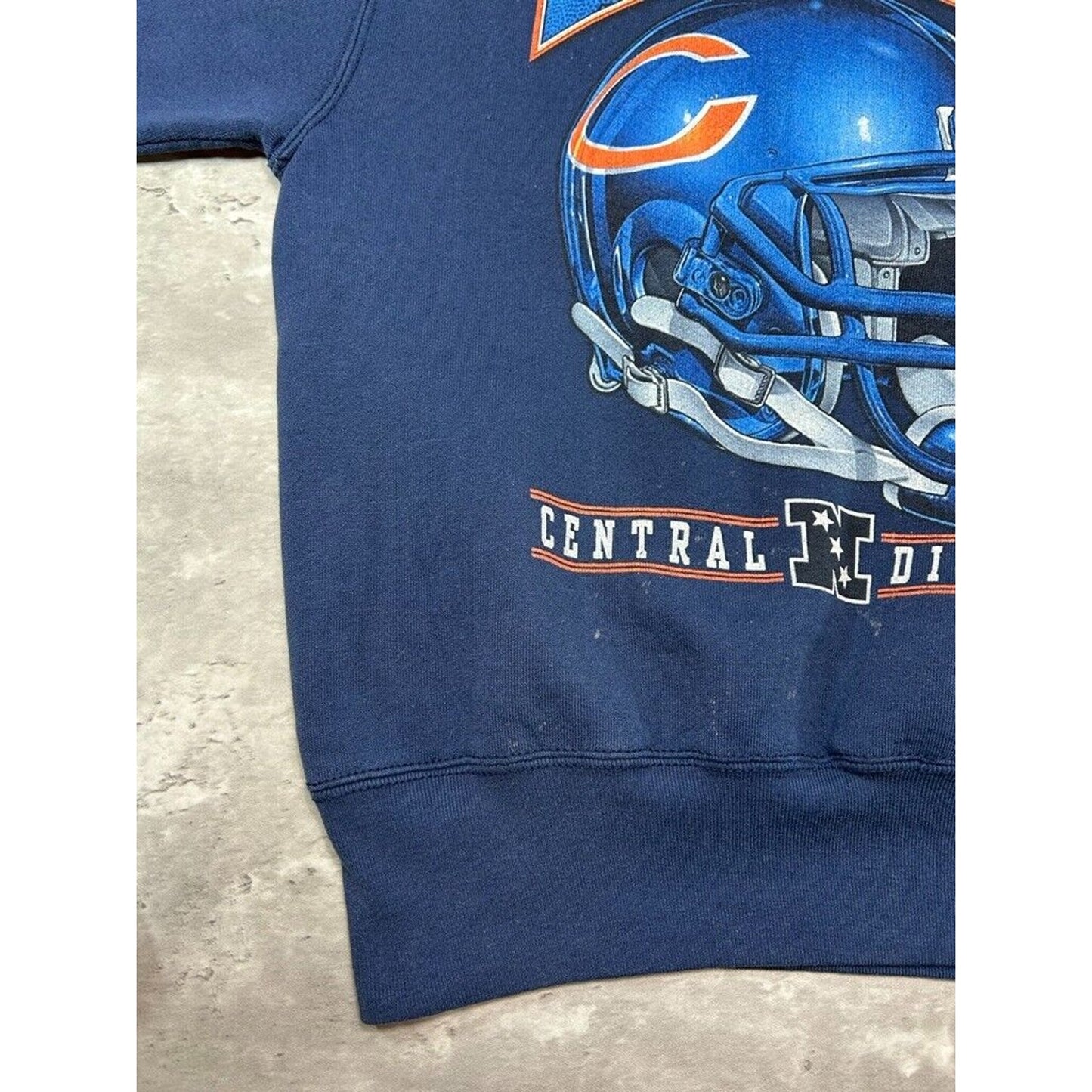 Vintage 90s Chicago Bears NFL Helmet Graphic Football Sweatshirt Size Medium