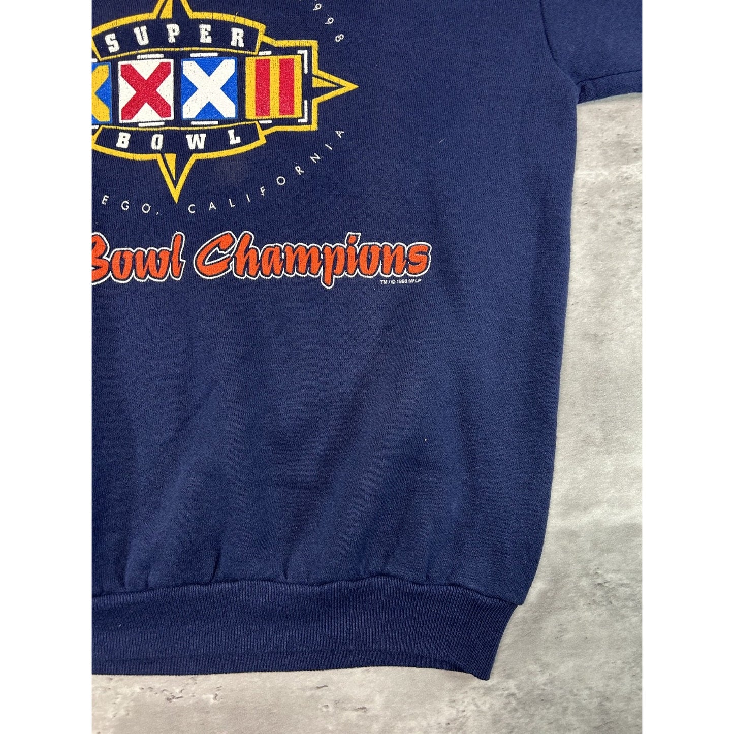 Vintage 1998 Denver Broncos NFL Super Bowl Champs Graphic Sweatshirt Size Medium