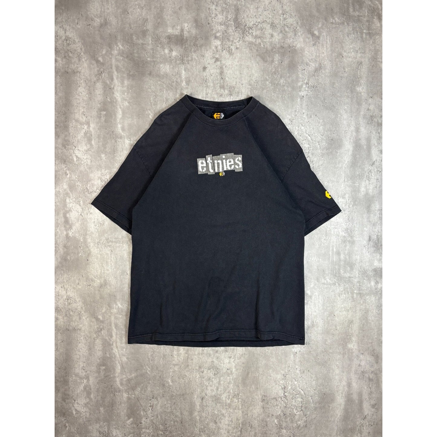 Vintage Y2K Etnies Skateboards Graphic Spellout T-Shirt Size XL Black
