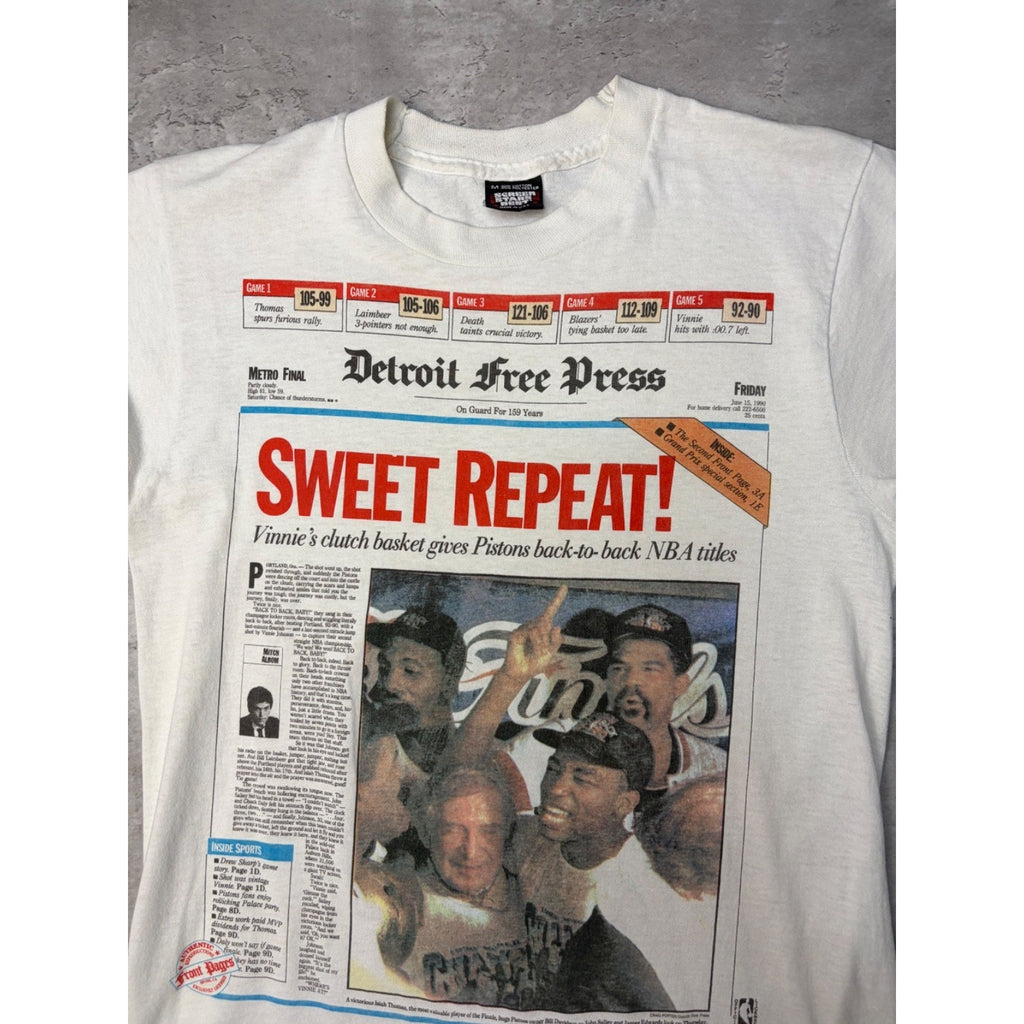 Vintage 1990 Detroit Pistons NBA Back To Back Champs Newspaper T-Shirt Sz Medium