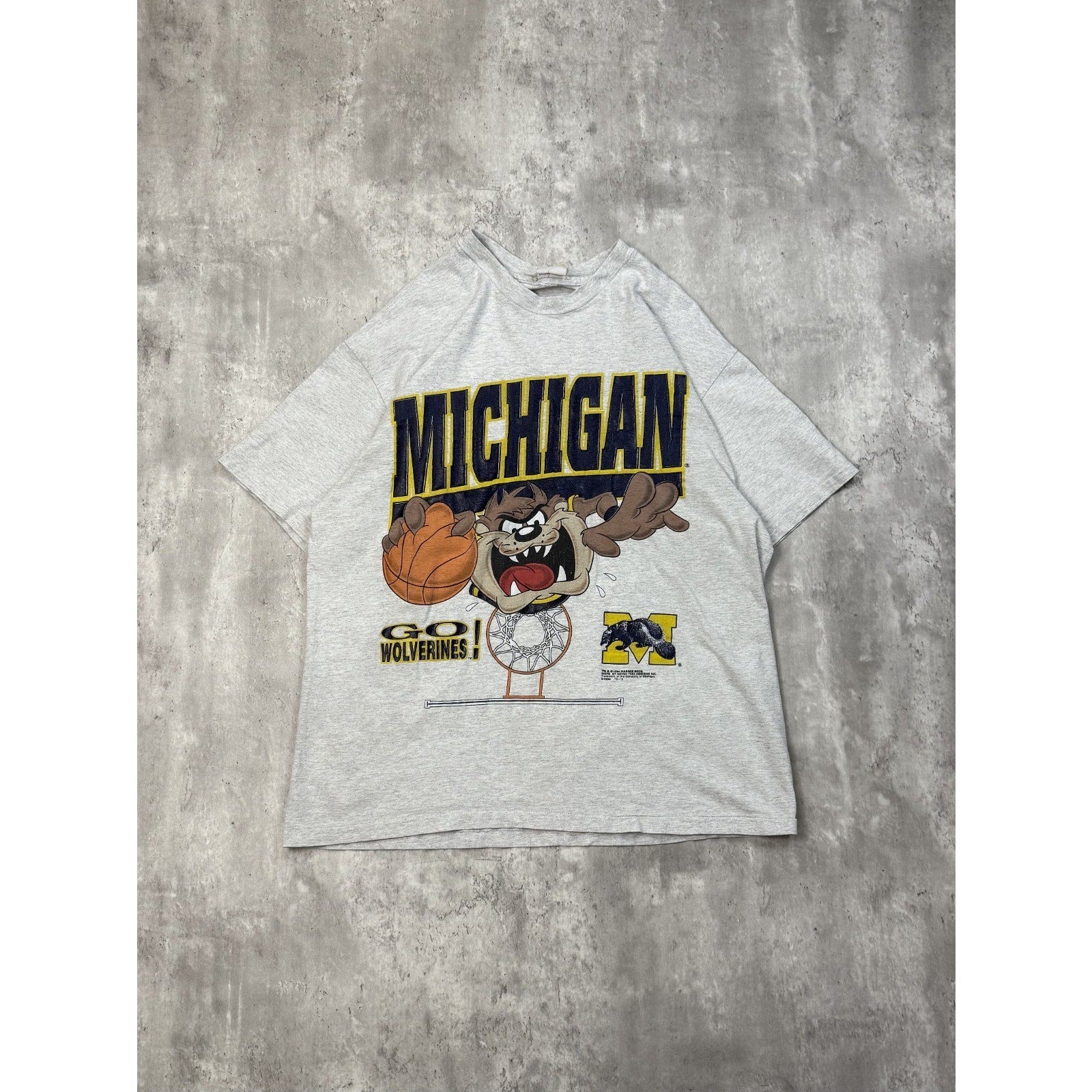 Vintage 1994 Michigan Wolverines NCAA Looney Tunes Taz T-Shirt Size Large