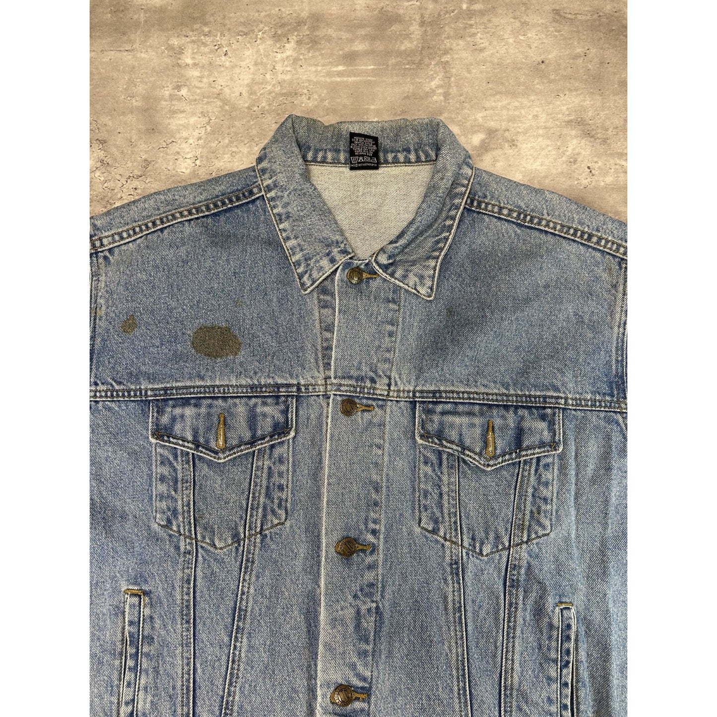 Vintage 90s Looney Tunes Embroidered Light Wash Denim Jacket Size Large