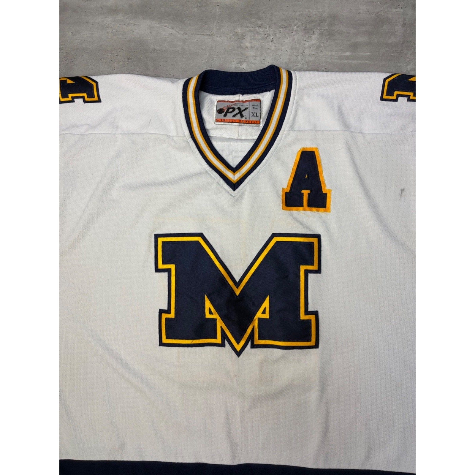 Vintage Michigan Wolverines #17 NCAA Stitched Hockey Jersey Size XL