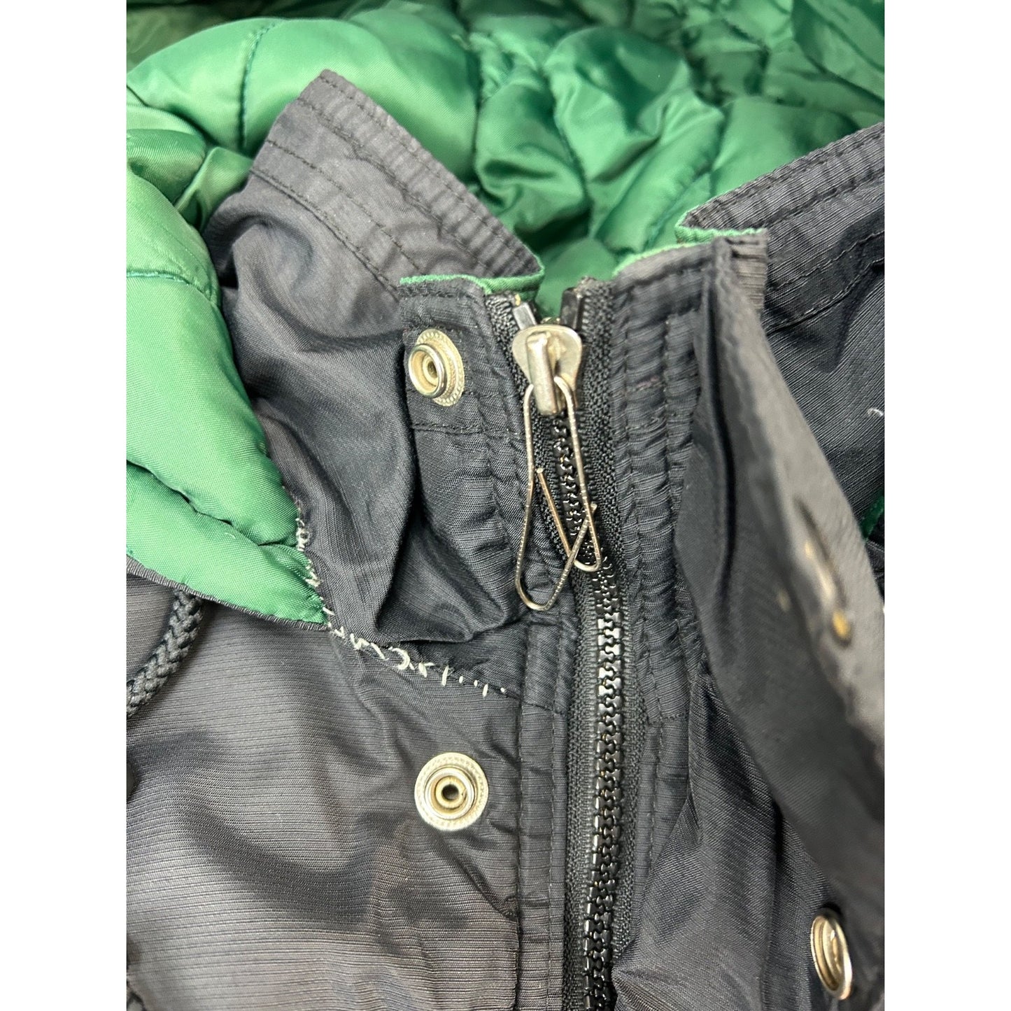 Vintage 90s Dallas Stars NHL Embroidered Insulated Starter Jacket Size Medium