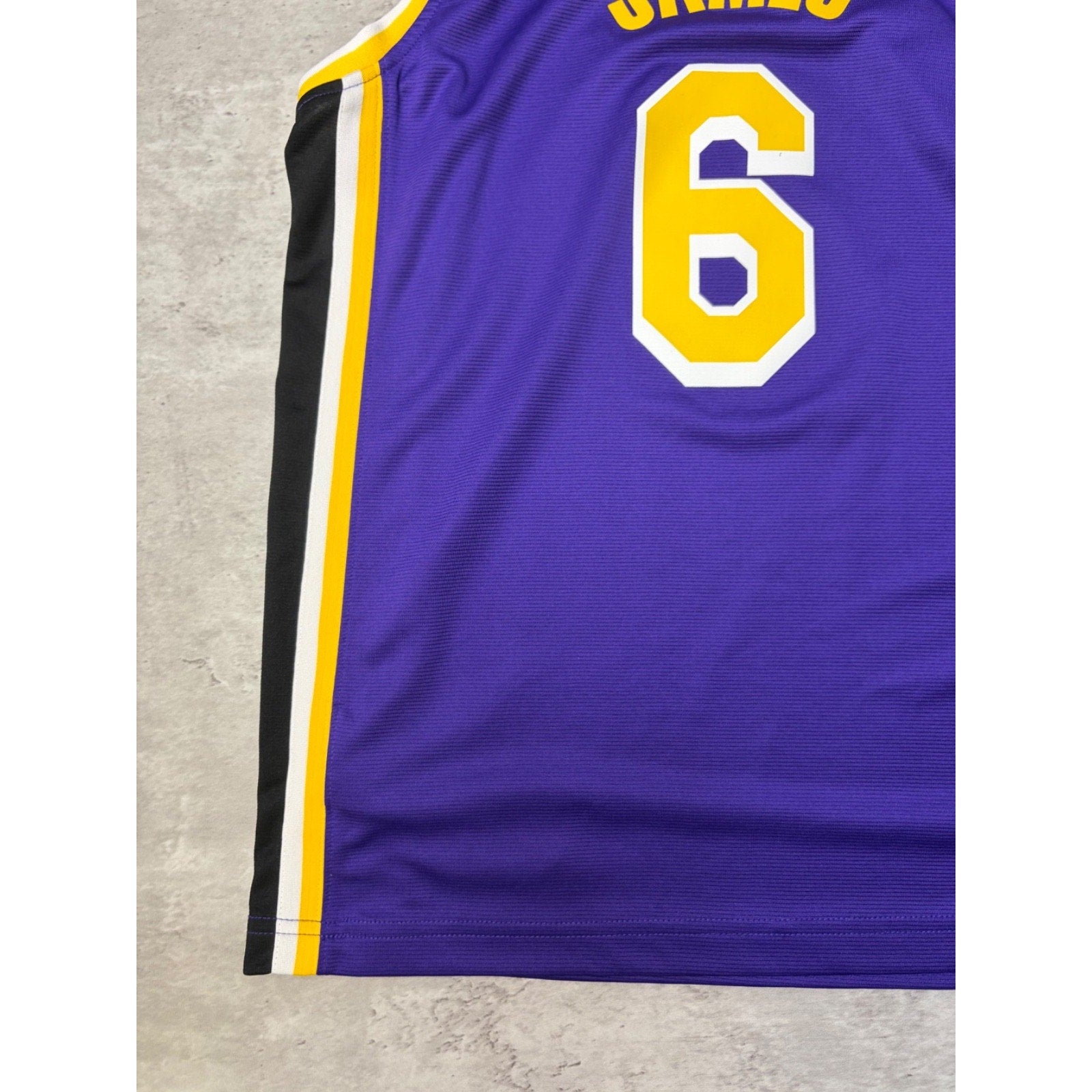 Vintage Lebron James #6 Los Angeles Lakers NBA Basketball Jersey Sz Large YOUTH