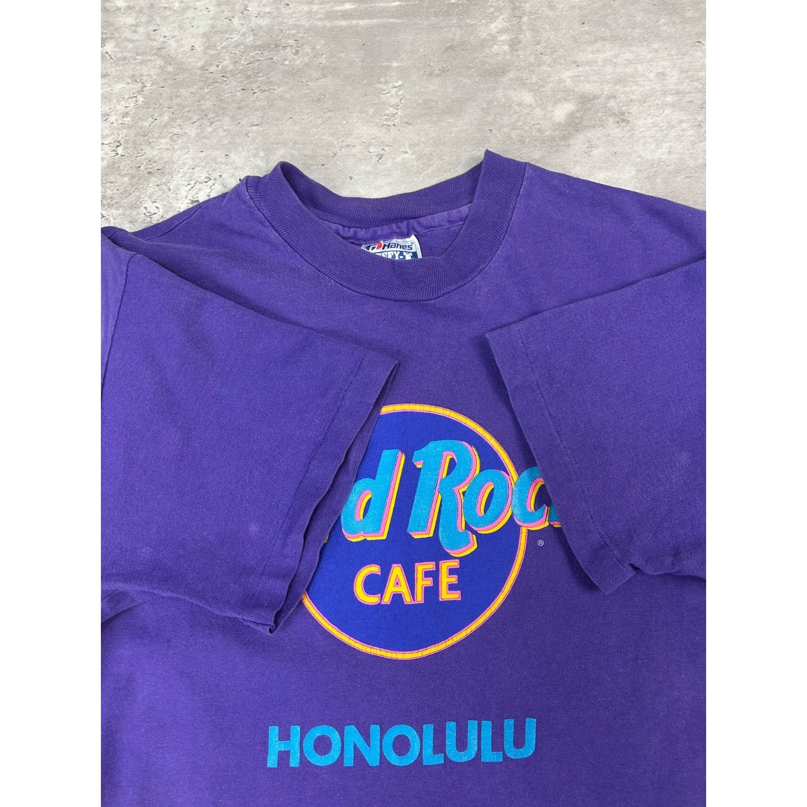 Vintage 90s Hard Rock Cafe Honolulu Destination Graphic T-Shirt Size Medium