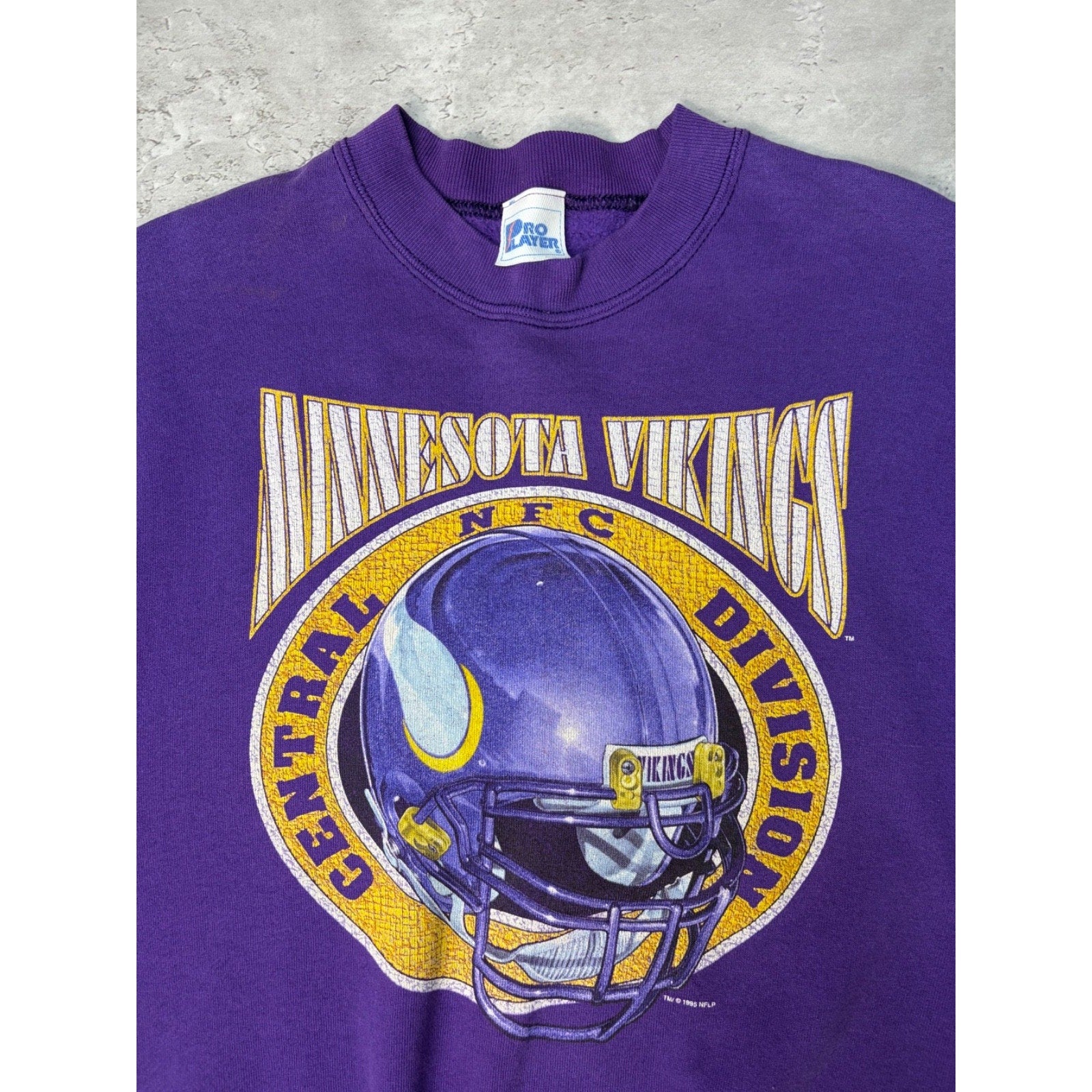 VTG 1995 Minnesota Vikings NFL Helmet Graphic Football Sweatshirt Size Medium