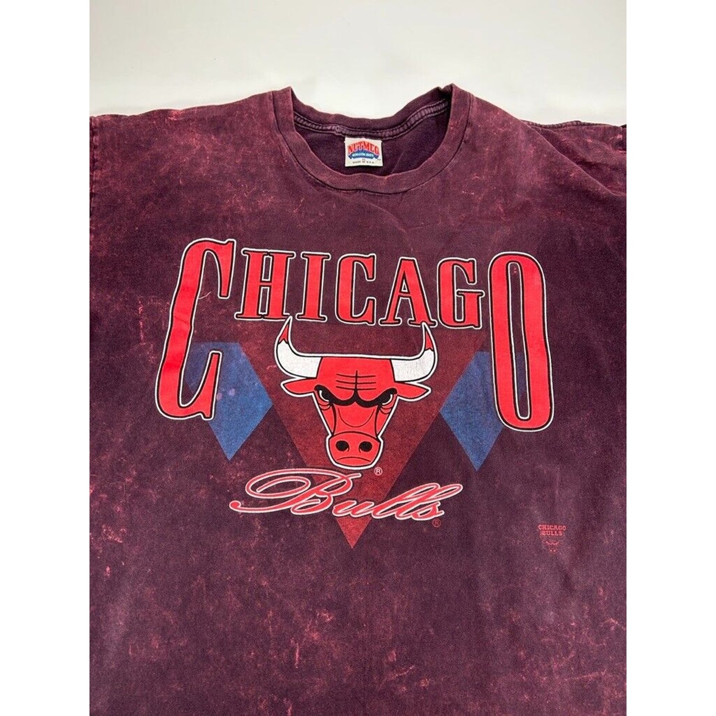 Vintage 90s Chicago Bulls NBA Spellout Graphic Basketball Ball T-Shirt Size XL