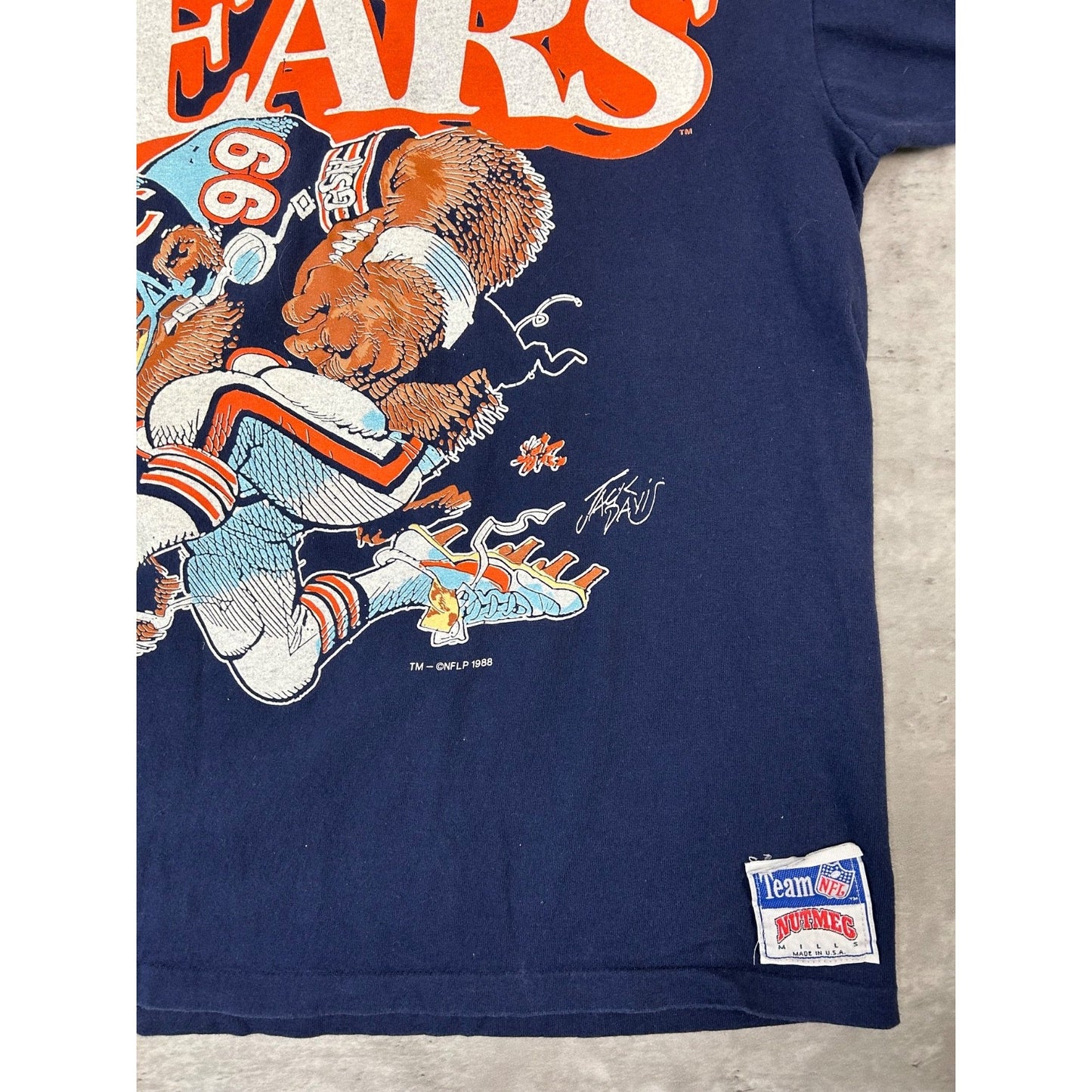 Vintage 1988 Chicago Bears NFL Big Mascot Graphic Football T-Shirt Size Large
