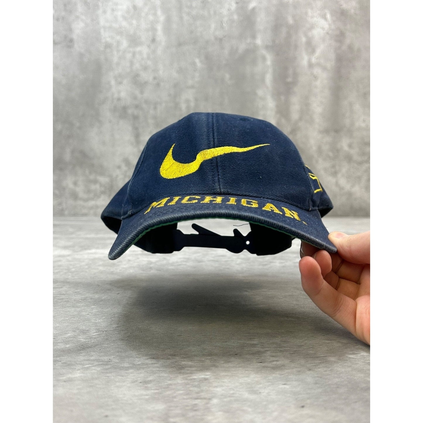 Vintage 90s Michigan Wolverines NCAA Embroidered Swoosh Snapback Hat OSFA