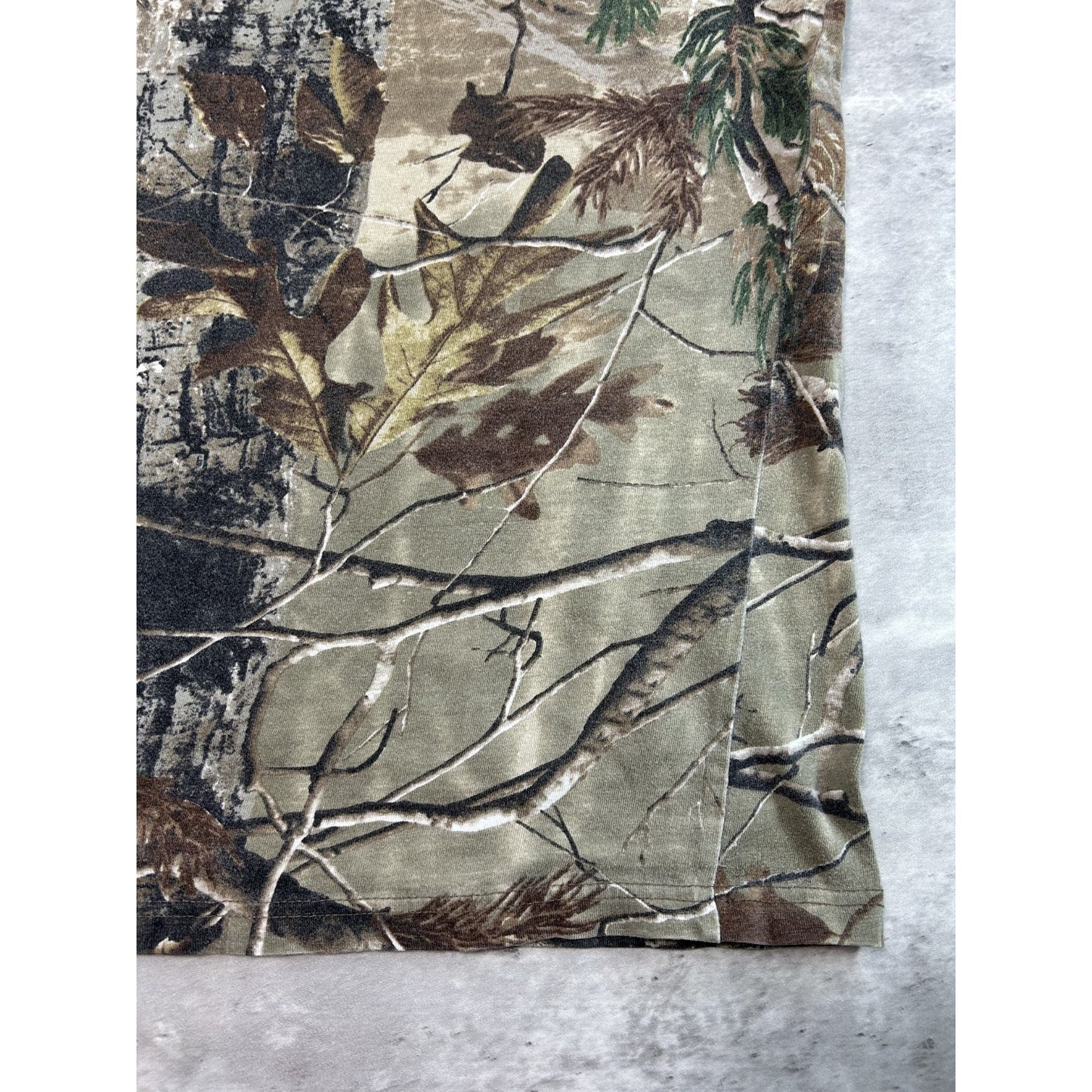 Vintage Realtree Camo Hunting Long Sleeve Pocket T-Shirt Size Medium