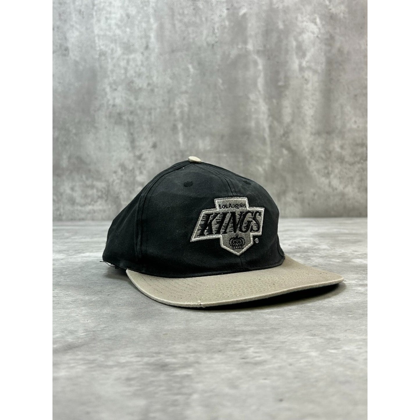 Vintage 90s Los Angeles Kings NHL Embroidered Logo Hockey Snapback Hat OSFA