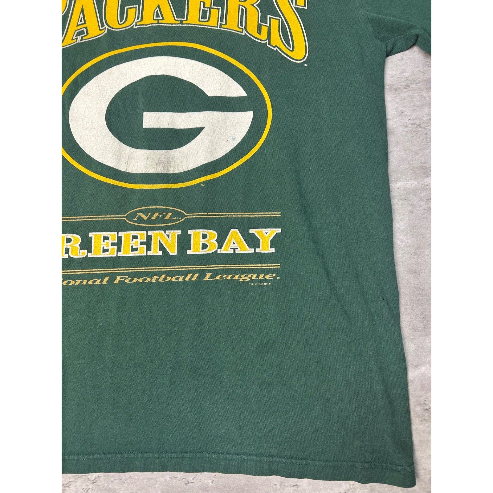 Vintage 1997 Green Bay Packers NFL Spellout Logo Graphic T-Shirt Size Large