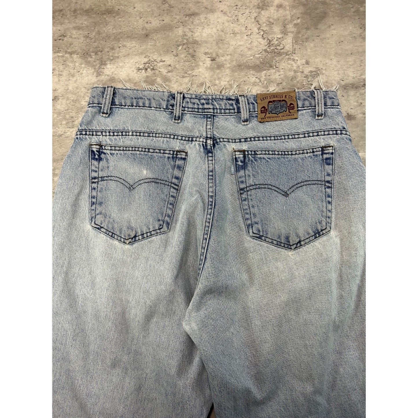 Vintage Y2K Levis Silvertab Baggy Fit Light Wash Distressed Denim Pants Size 35