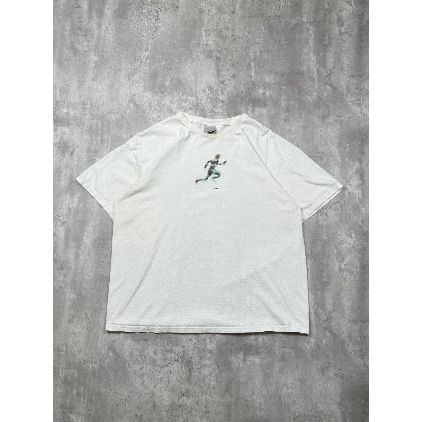 Vintage 2000s Nike Pixel Running Graphic White T-Shirt Size 2XL