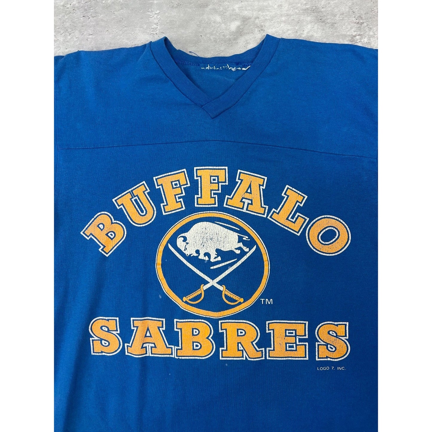 Vintage 90s Buffalo Sabres NHL Spellout Graphic T-Shirt Jersey Size Medium