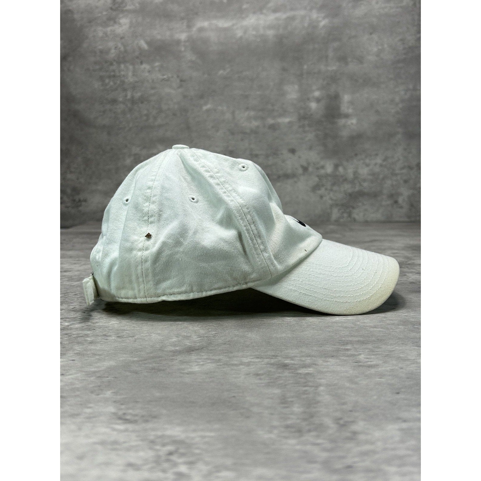 Vintage 2000s Nike Embroidered Mini Swoosh Strapback Hat OSFA White