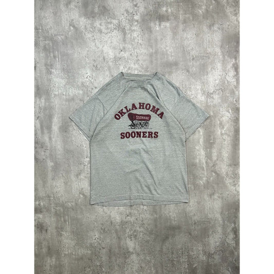 Vintage 80s Oklahoma Sooners NCAA Collegiate Spellout Graphic T-Shirt Size Large