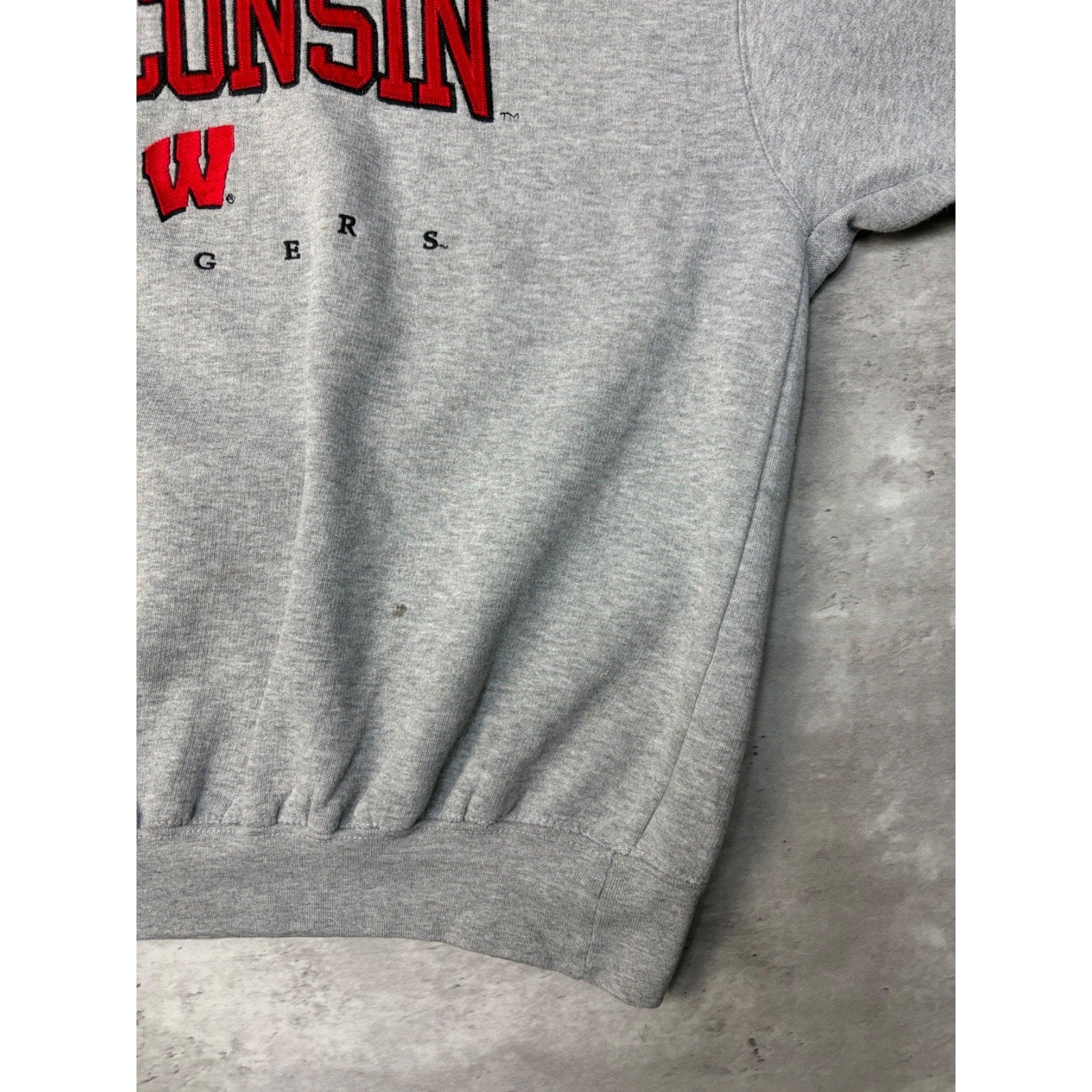 Vintage Wisconsin Badgers NCAA Embroidered Spellout Sweatshirt Size Large