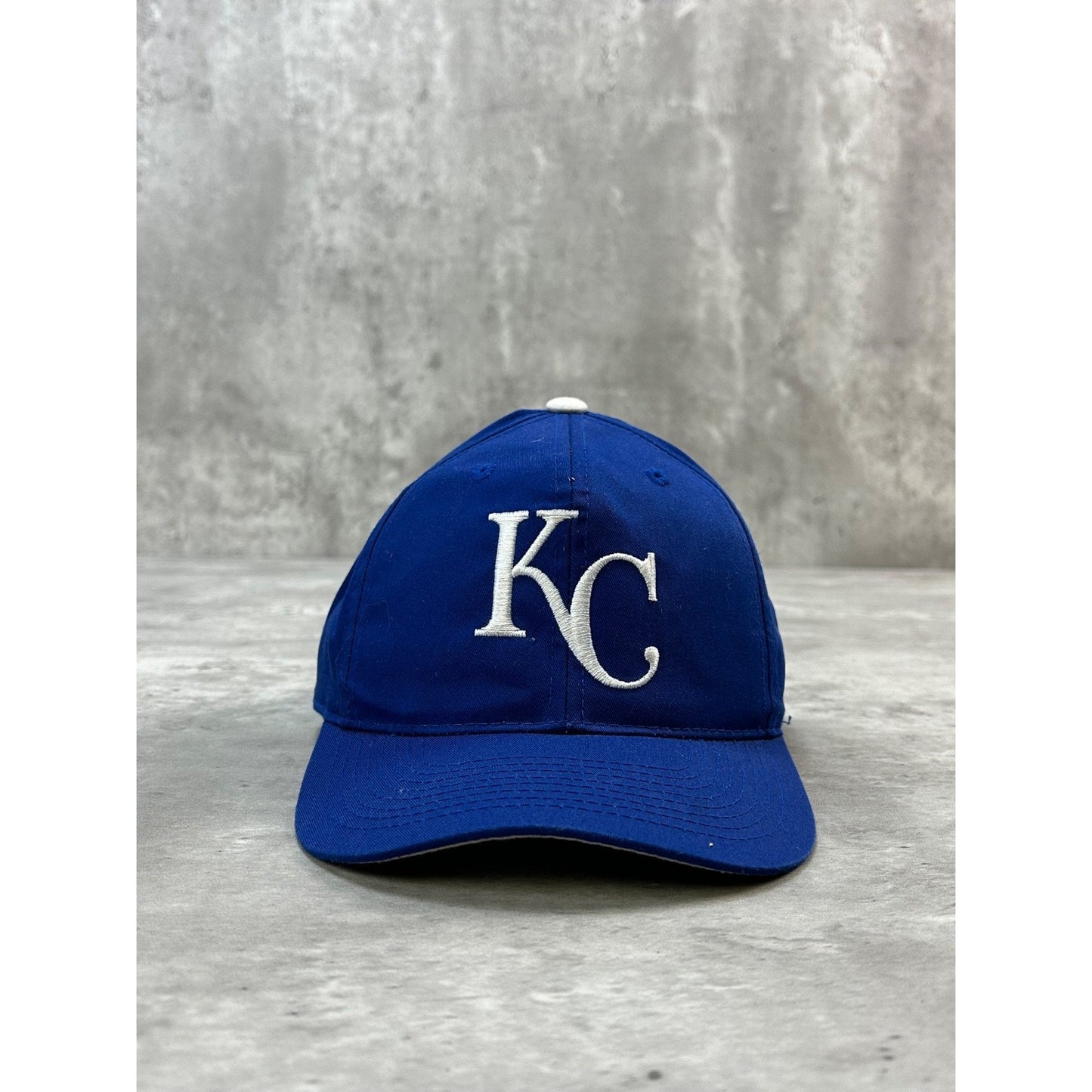 Vintage 90s Kansas City Royals MLB Embroidered Logo Baseball Snapback Hat OSFA