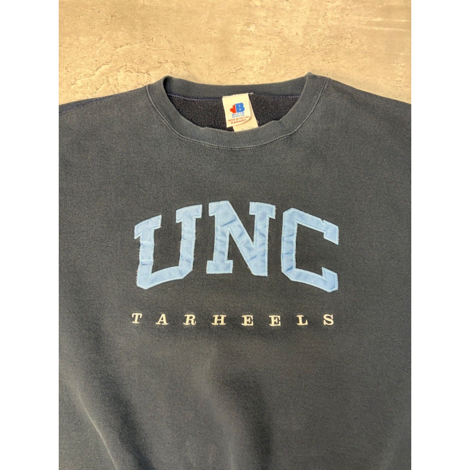 Vintage 90s UNC Tarheels NCAA Embroidered Collegiate Spellout Sweatshirt Size XL