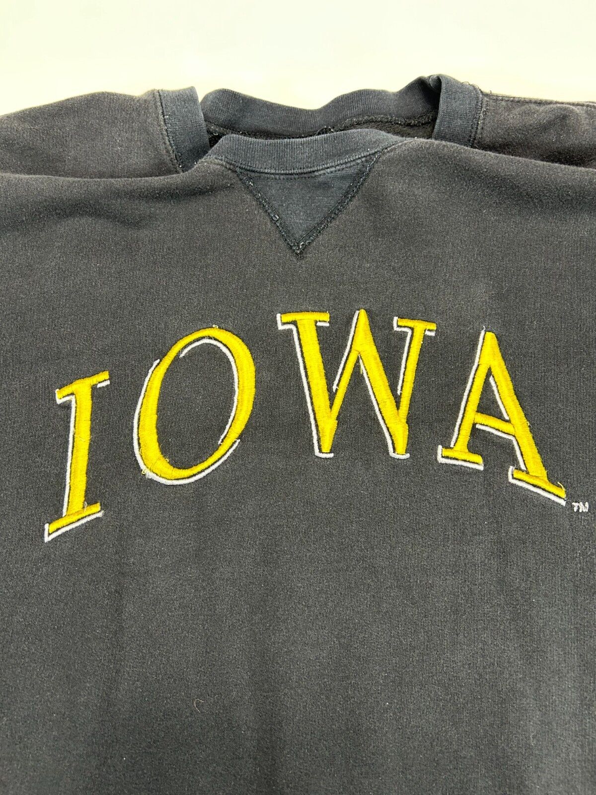 Iowa Hawkeyes NCAA Collegiate Arc Spell Out Pull Over Sweatshirt Size XL Black