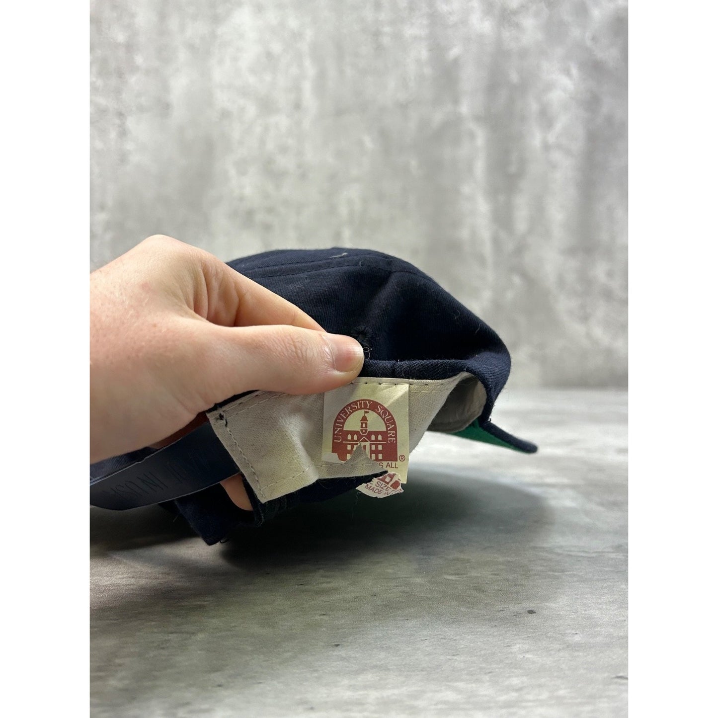 Vintage 90s Notre Dame Fighting Irish NCAA Arc Spellout Snapback Hat OSFA