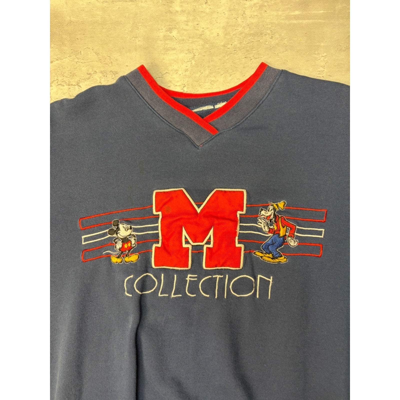 Vintage Mickey Mouse Collection Character Graphic Sweatshirt Size Medium