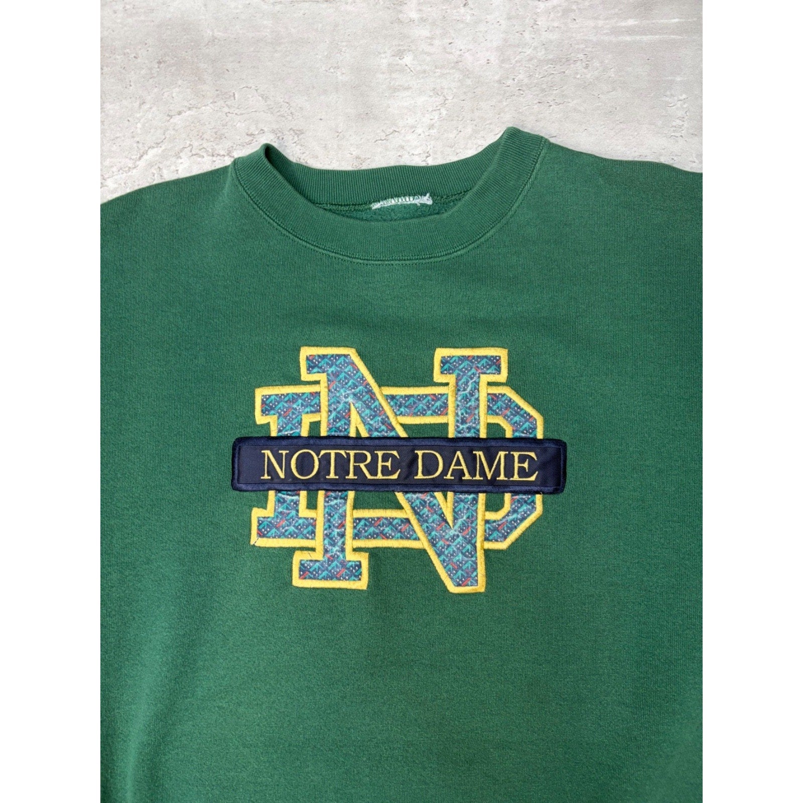 Vintage Notre Dame Fighting Irish NCAA Embroidered Logo Sweatshirt Size XL