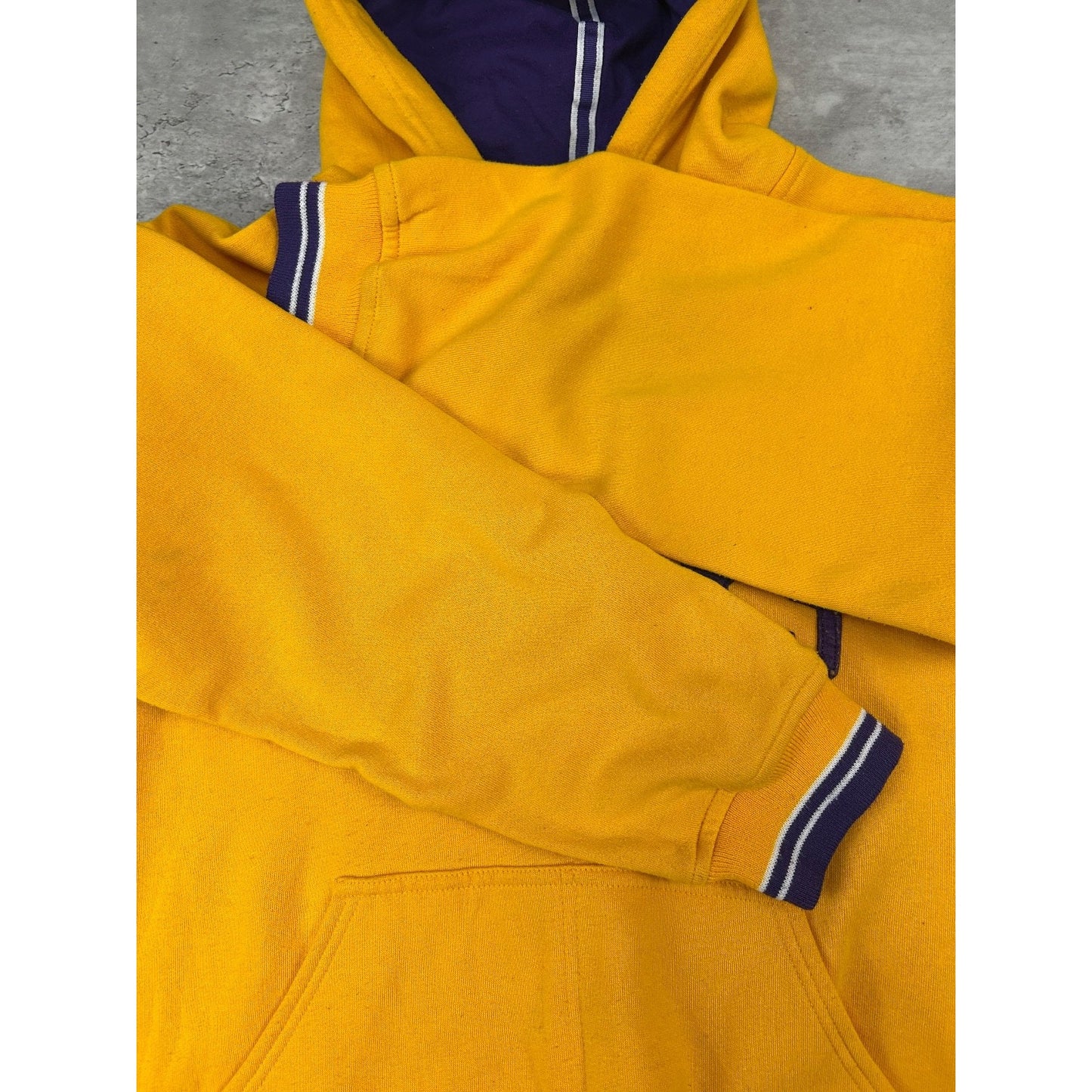 Vintage Los Angeles Lakers NBA Embroidered Nike Middle Swoosh Sweatshirt YOUTH M