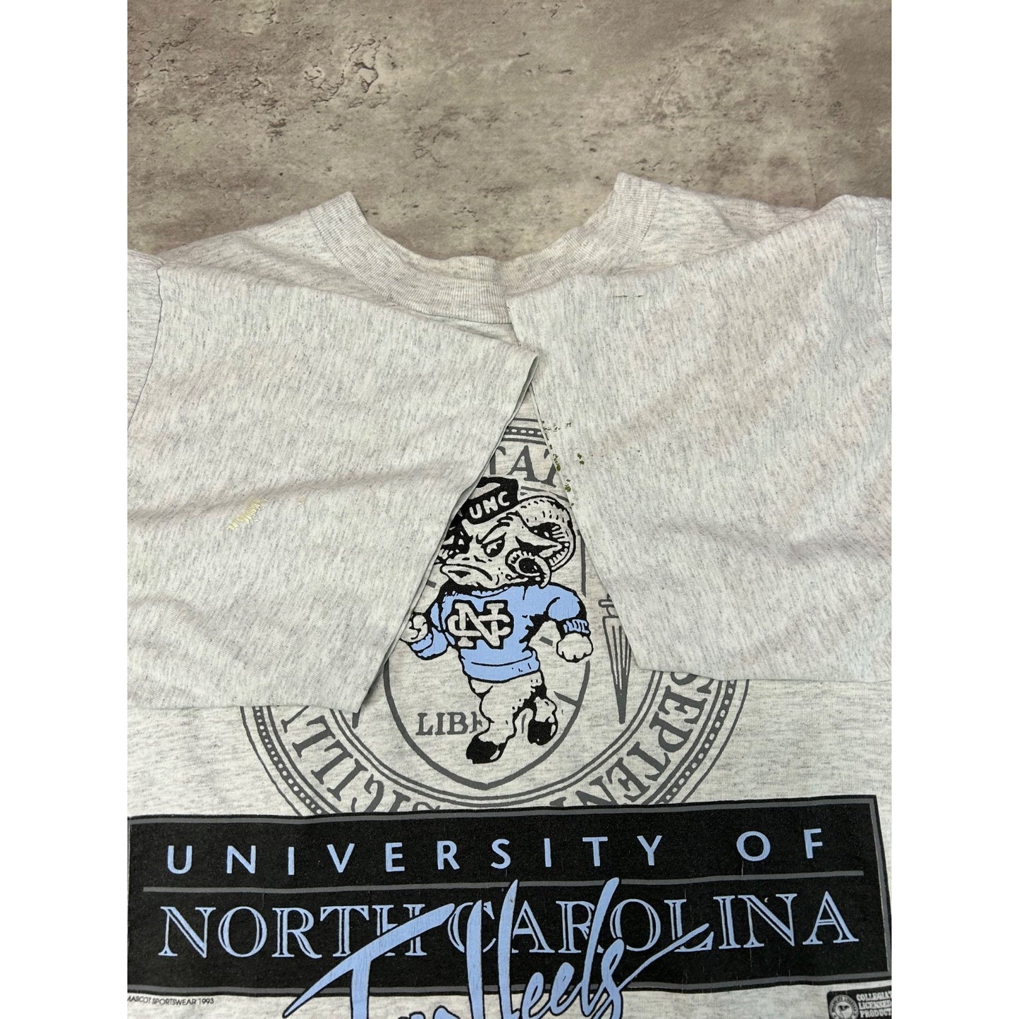 Vintage 90s UNC Tarheels NCAA Collegiate Crest Graphic T-Shirt Size XL