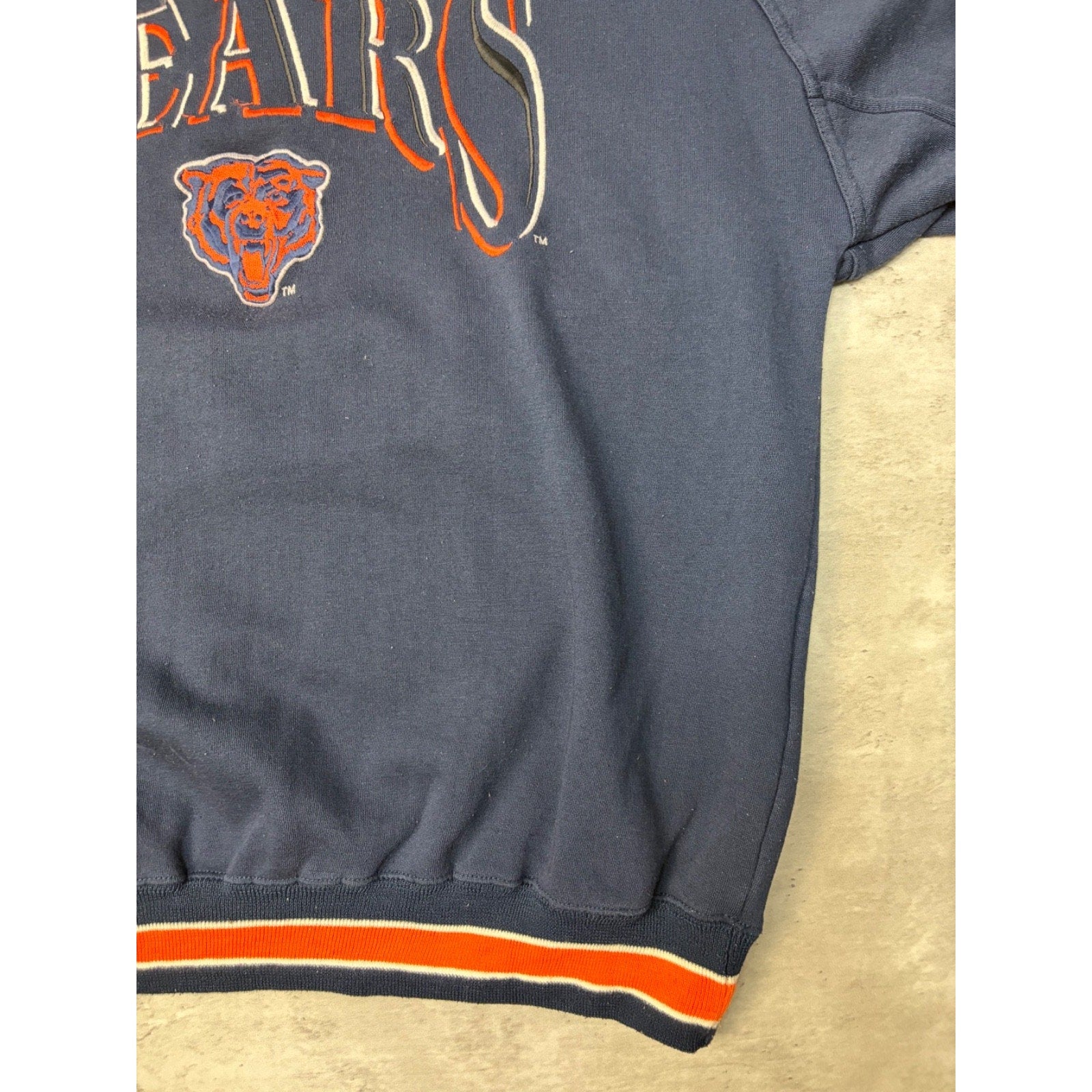 VTG 90s Chicago Bears NFL Embroidered Spellout Graphic Sweatshirt Size Medium