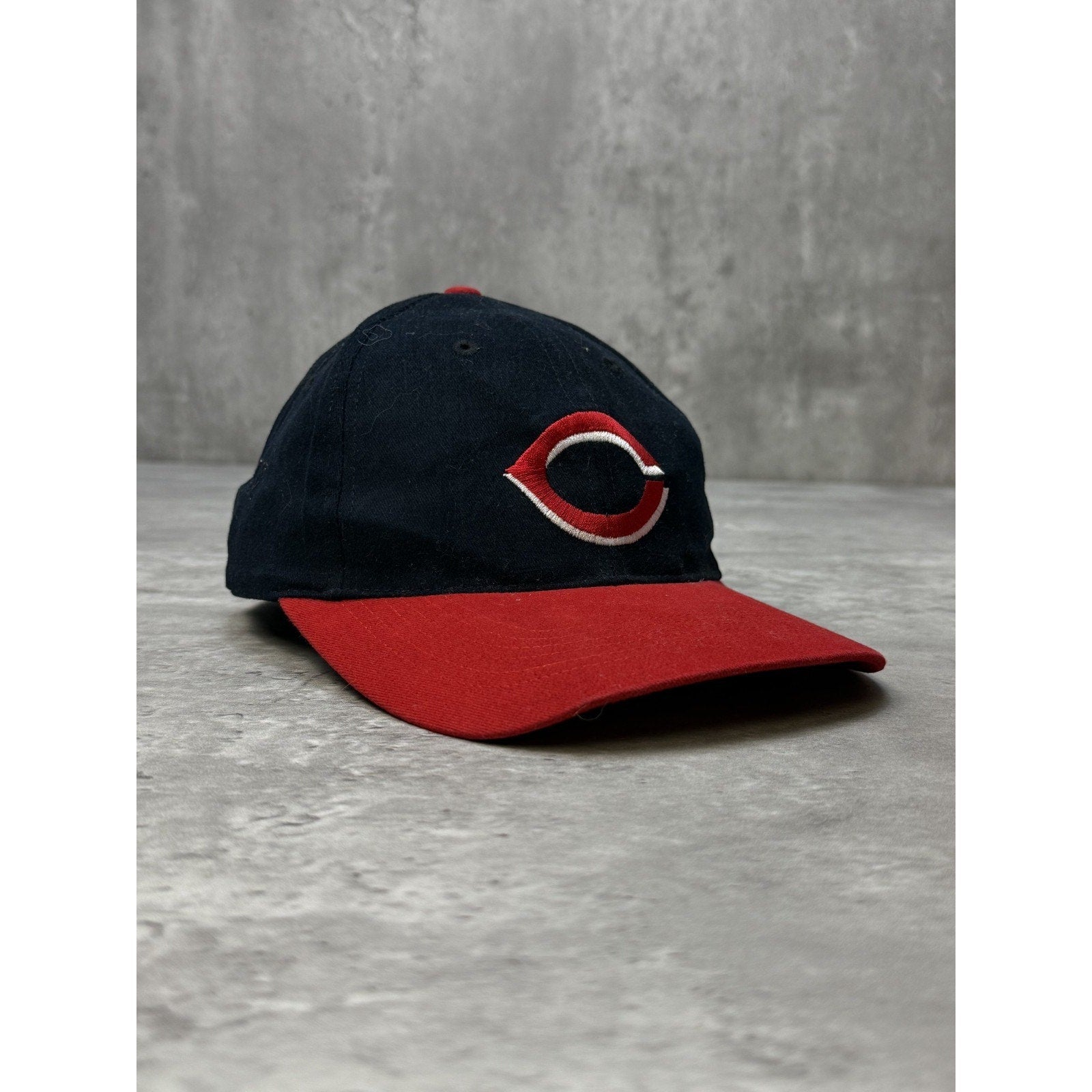 Vintage 90s Cincinnati Reds MLB Embroidered Logo Baseball Snapback Hat OSFA