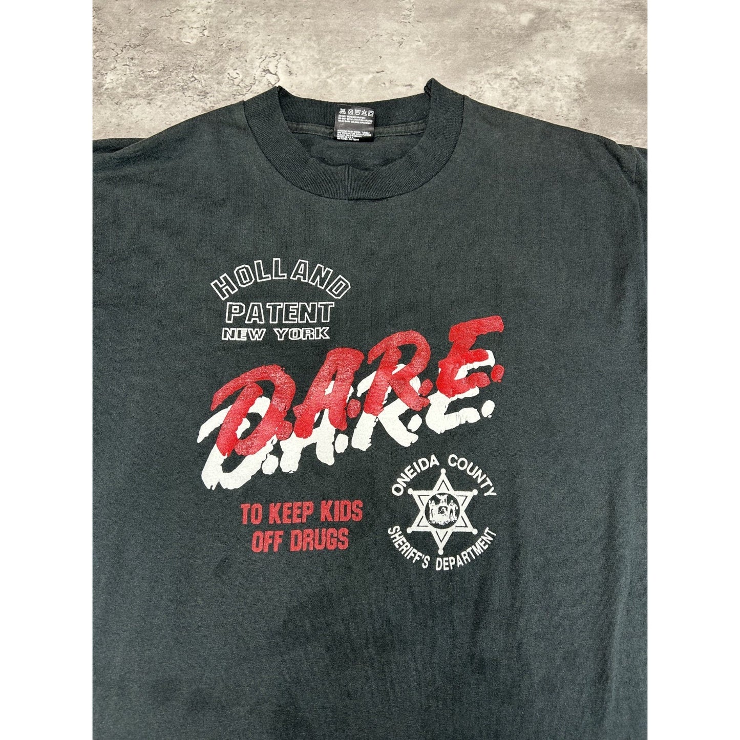 Vintage 80s/90s D.A.R.E Holland Patent Spellout Graphic T-Shirt Size Large