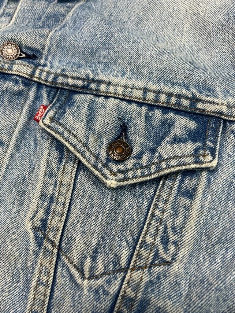 Vintage 90s Levis Light Wash Denim Trucker Jacket Size Large