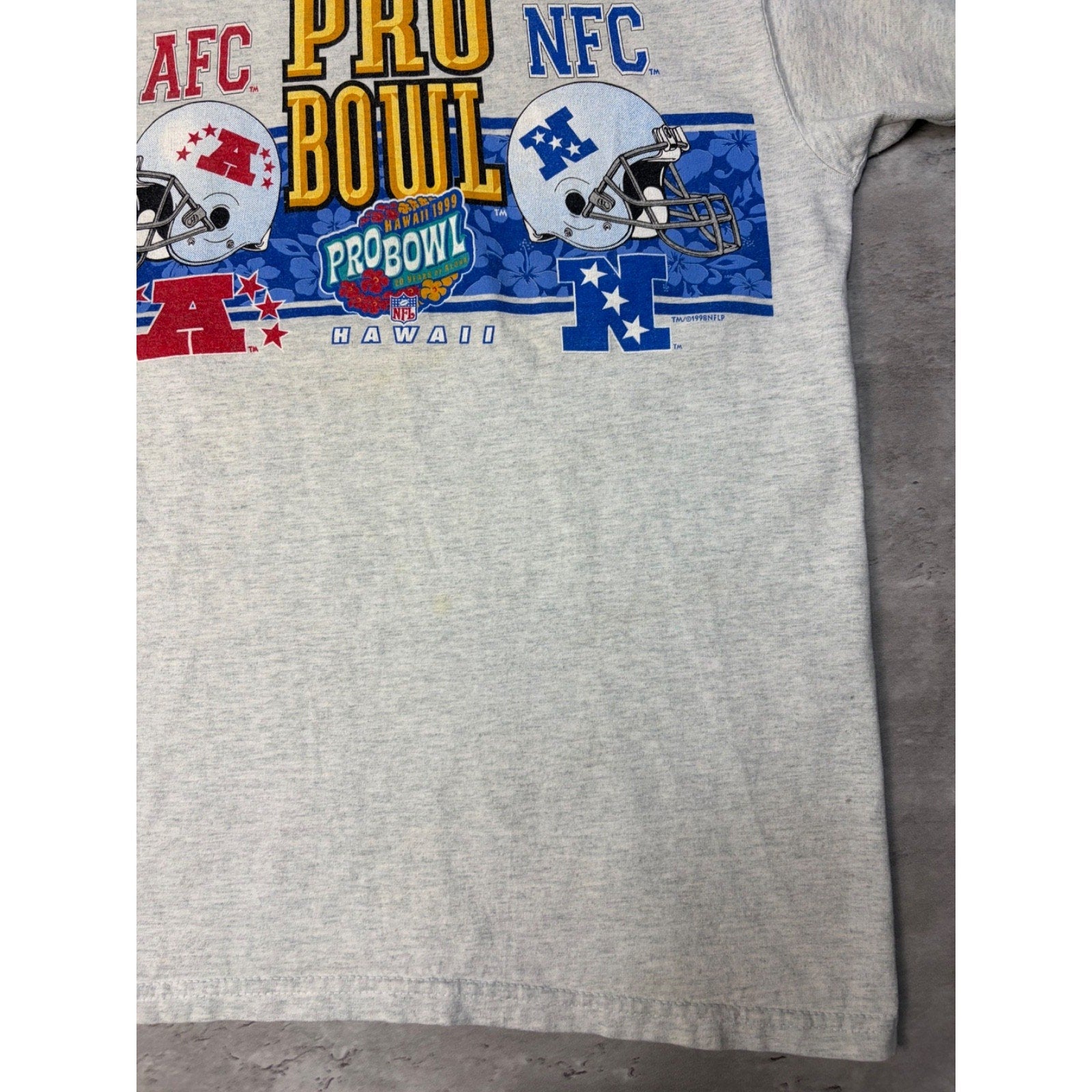 Vintage 1999 NFL Hawaii Pro Bowl AFC Vs NFC Helmet Graphic T-Shirt Size Medium