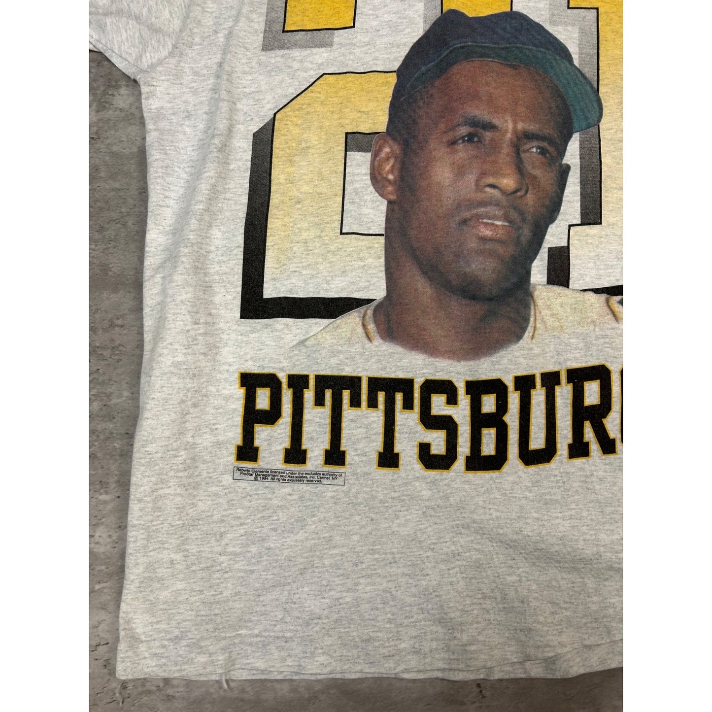 Vintage 1994 Roberto Clemente #21 Pittsburgh Pirates MLB Graphic T-Shirt Size XL