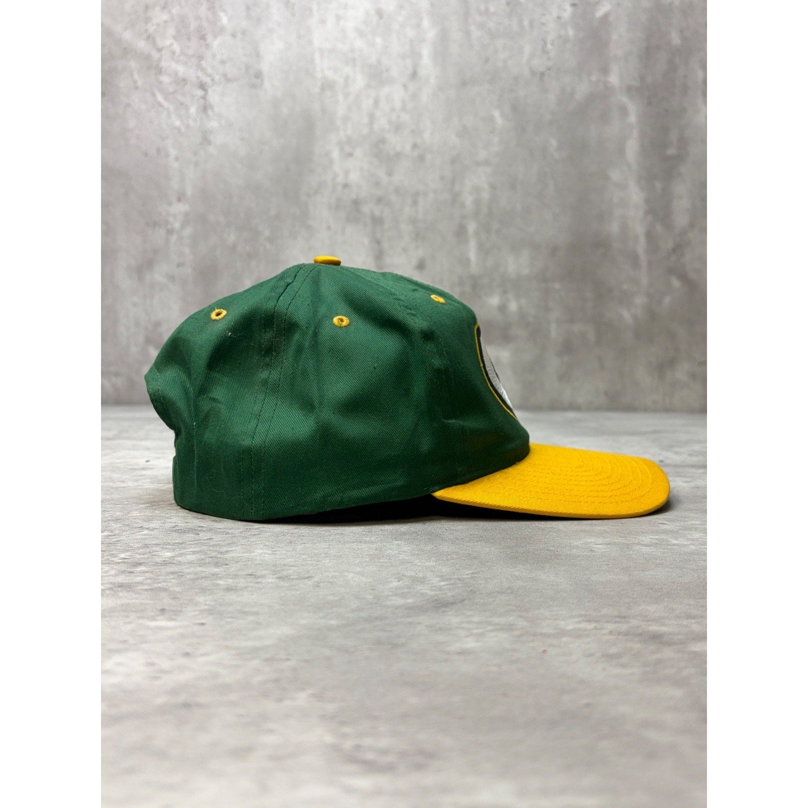 Vintage Green Bay Packers NFL Two Tone Embroidered Snapback Hat OSFA