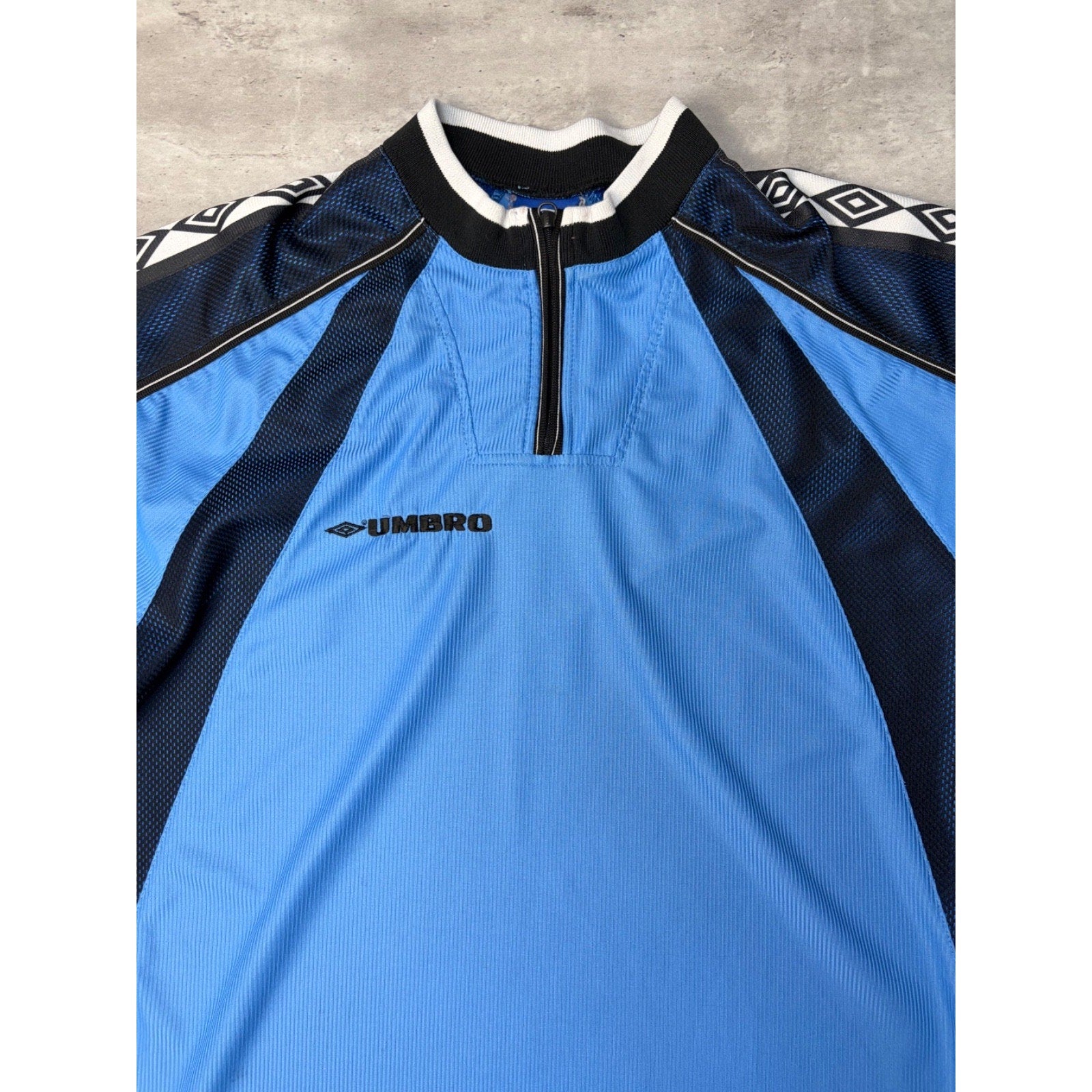 Vintage Umbro 1/4 Zip Embroidered Logo Keeper Soccer Jersey Size Large