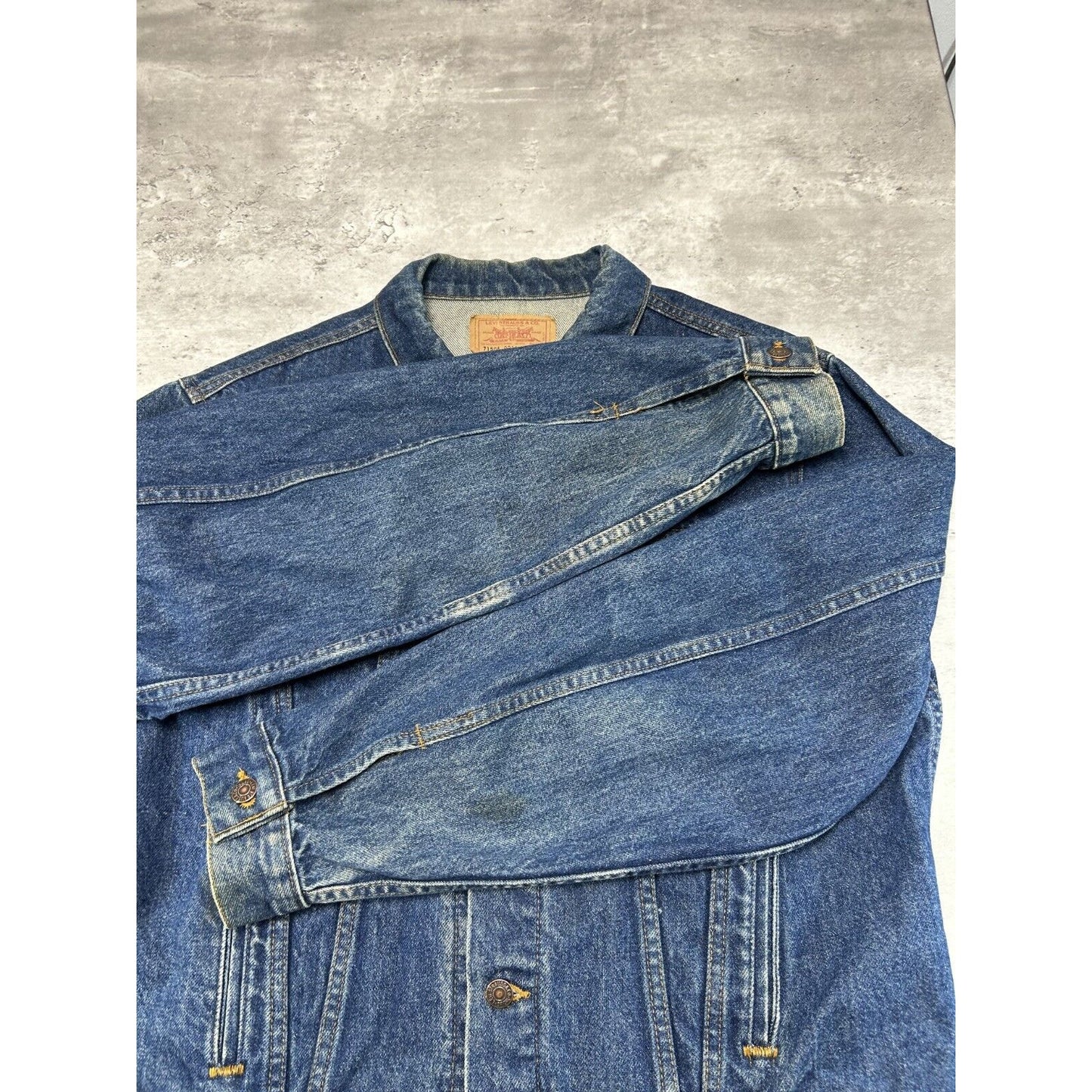 Vintage 80s Levis Red Tab Dark Wash Denim Type 3 Trucker Jacket Size 44 Medium