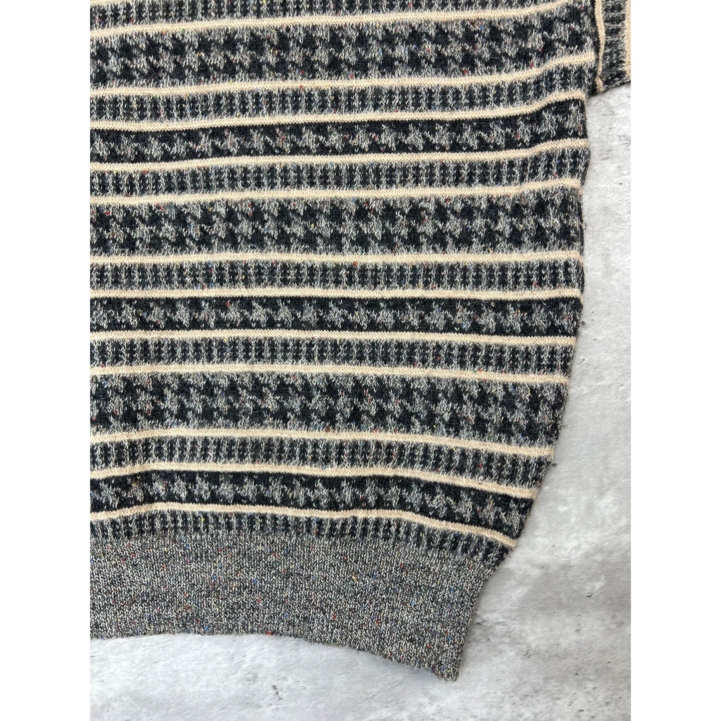 Vintage 80s/90s Abstract Print Pullover Ribbed Knit Sweater Size XL