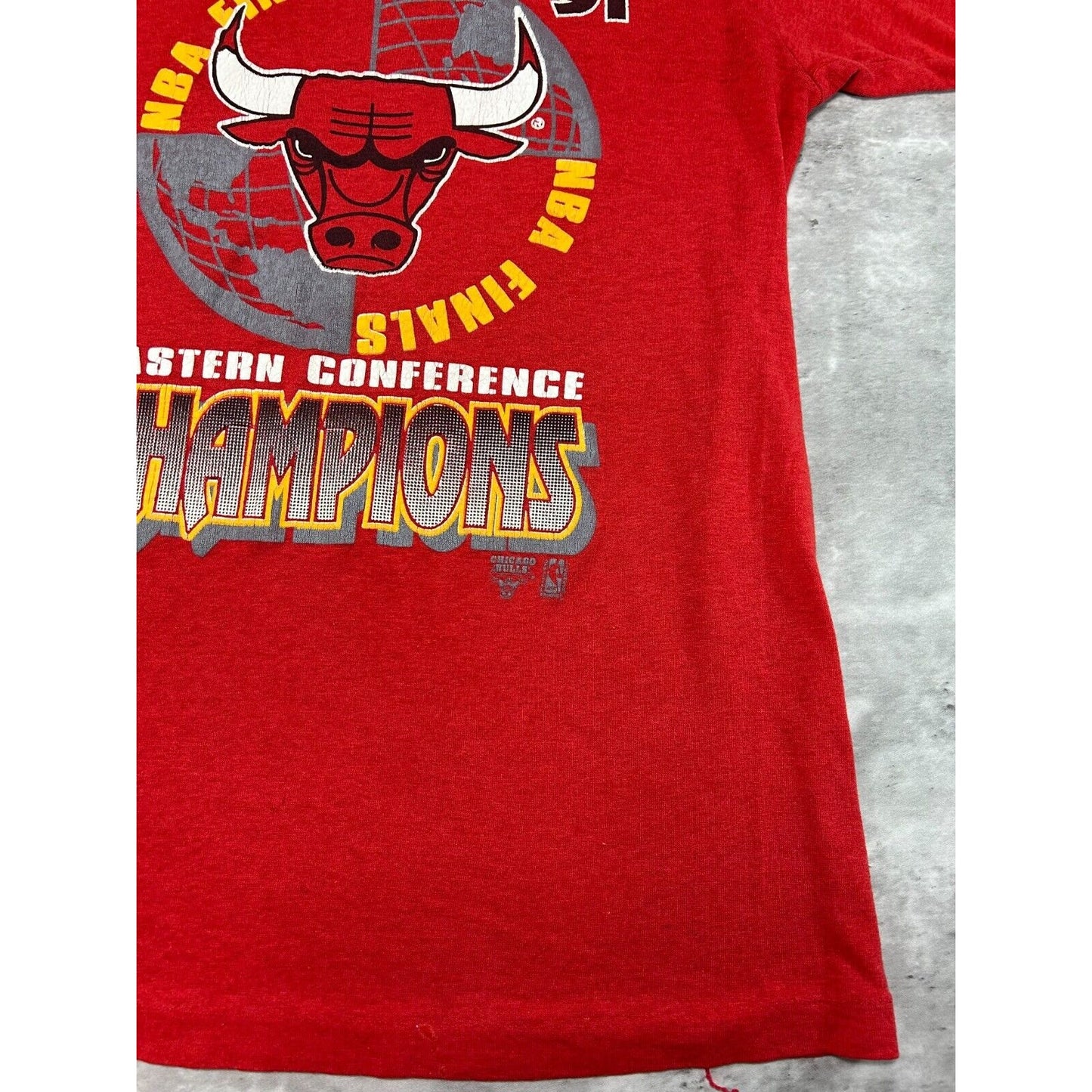 Vintage 1991 Chicago Bulls NBA World Champion Graphic T-Shirt Size Large 90s Red