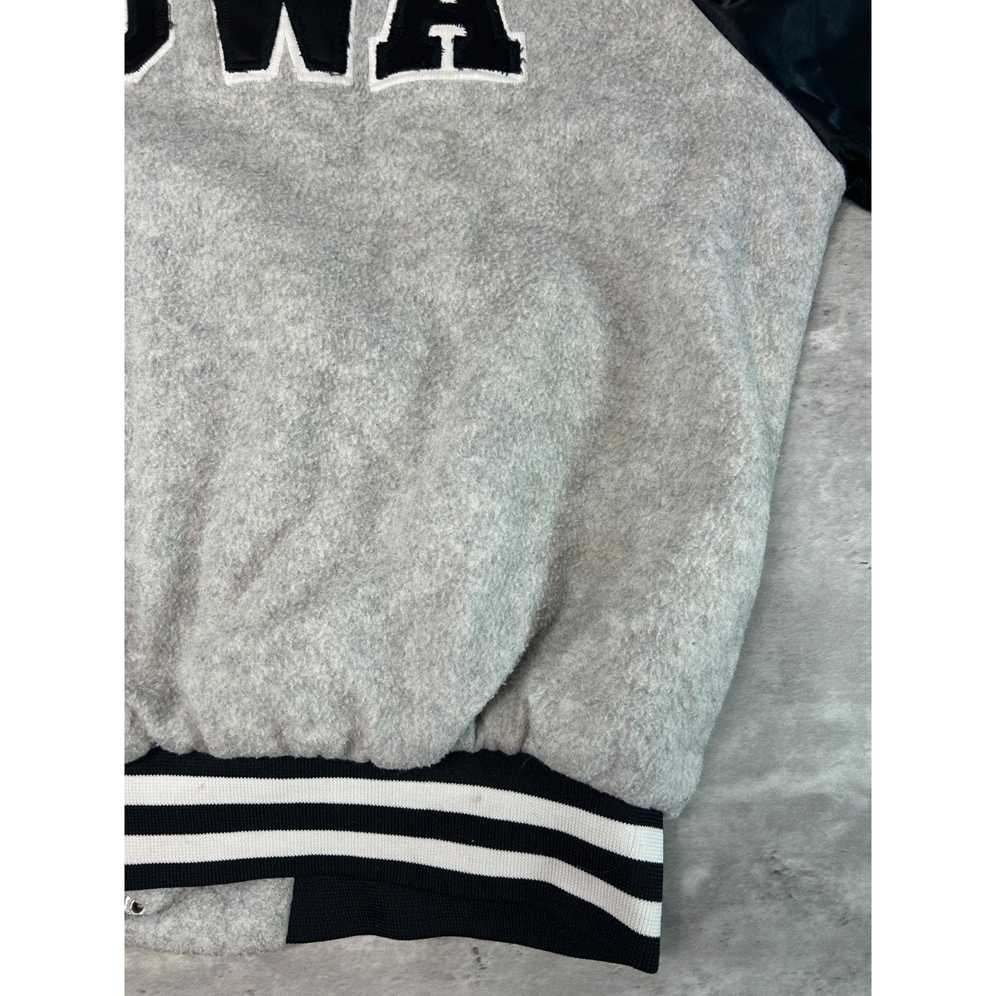 Vintage 90s Iowa Hawkeyes NCAA Embroidered Collegiate Bomber Jacket Size XL