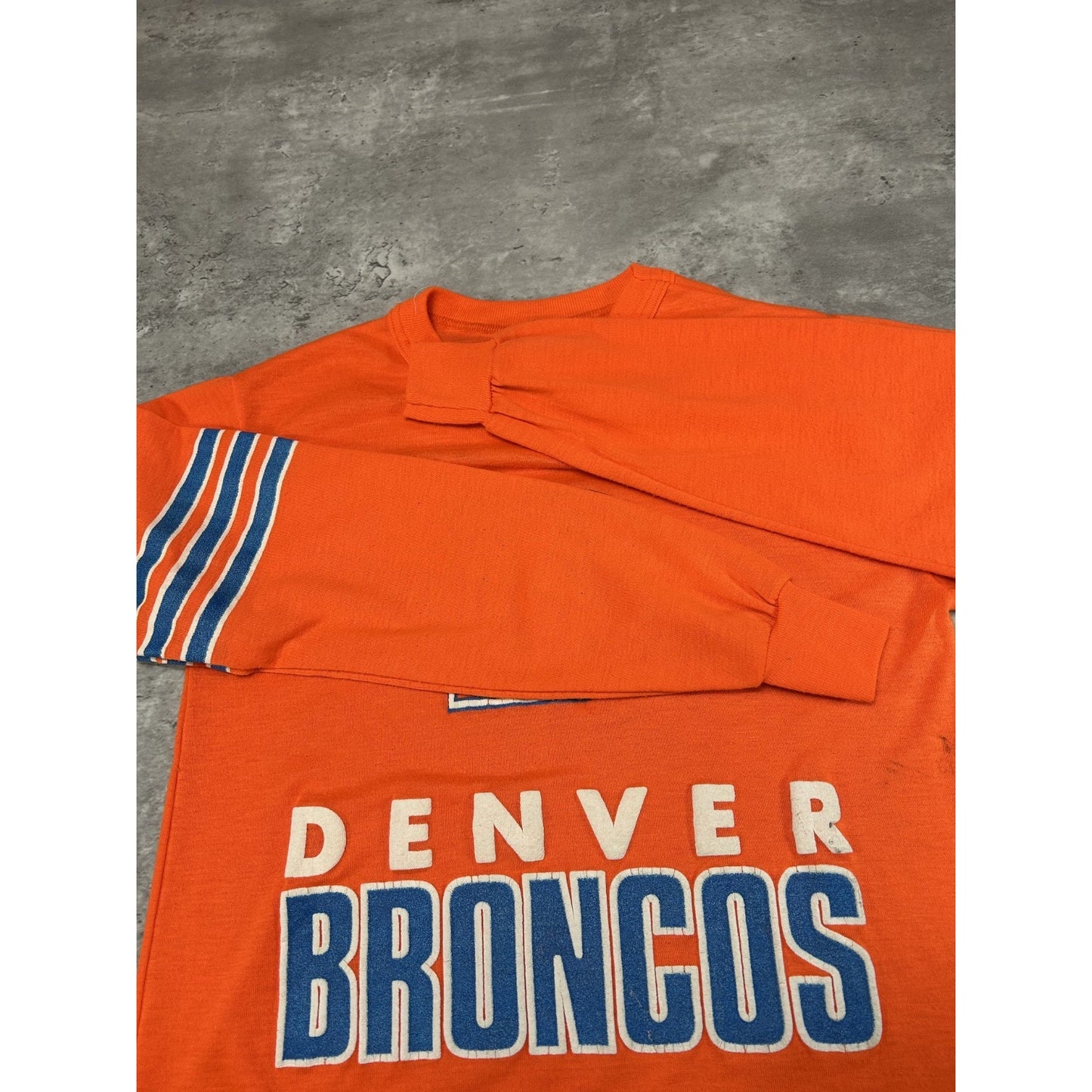 Vintage 80s Denver Broncos NFL Graphic Spellout T-shirt Style Jersey Large YOUTH