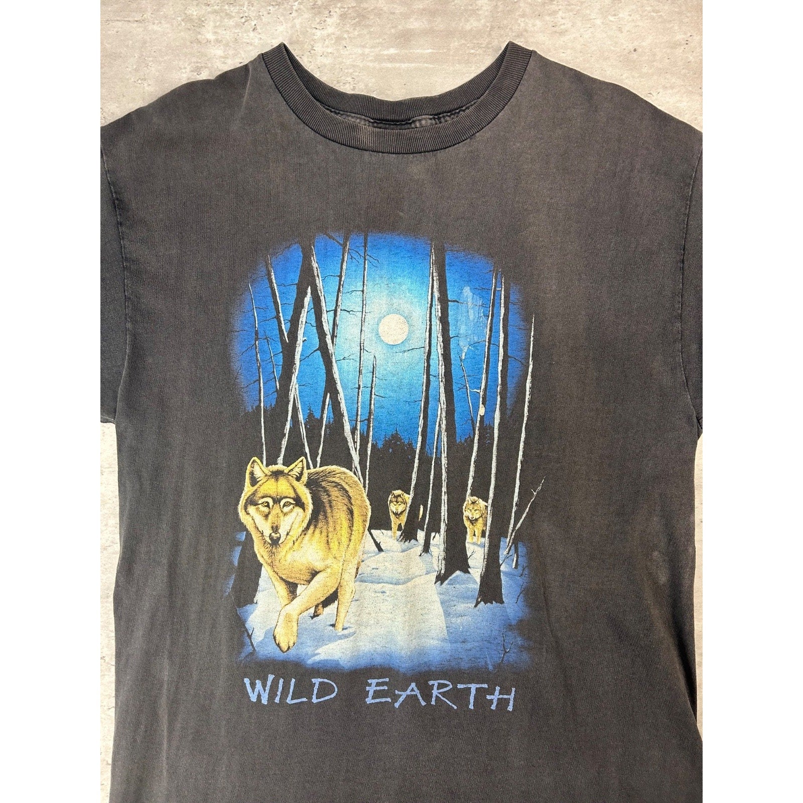 Vintage 90s Wild Earth Wolf Animal Nature Graphic T-Shirt Size Large