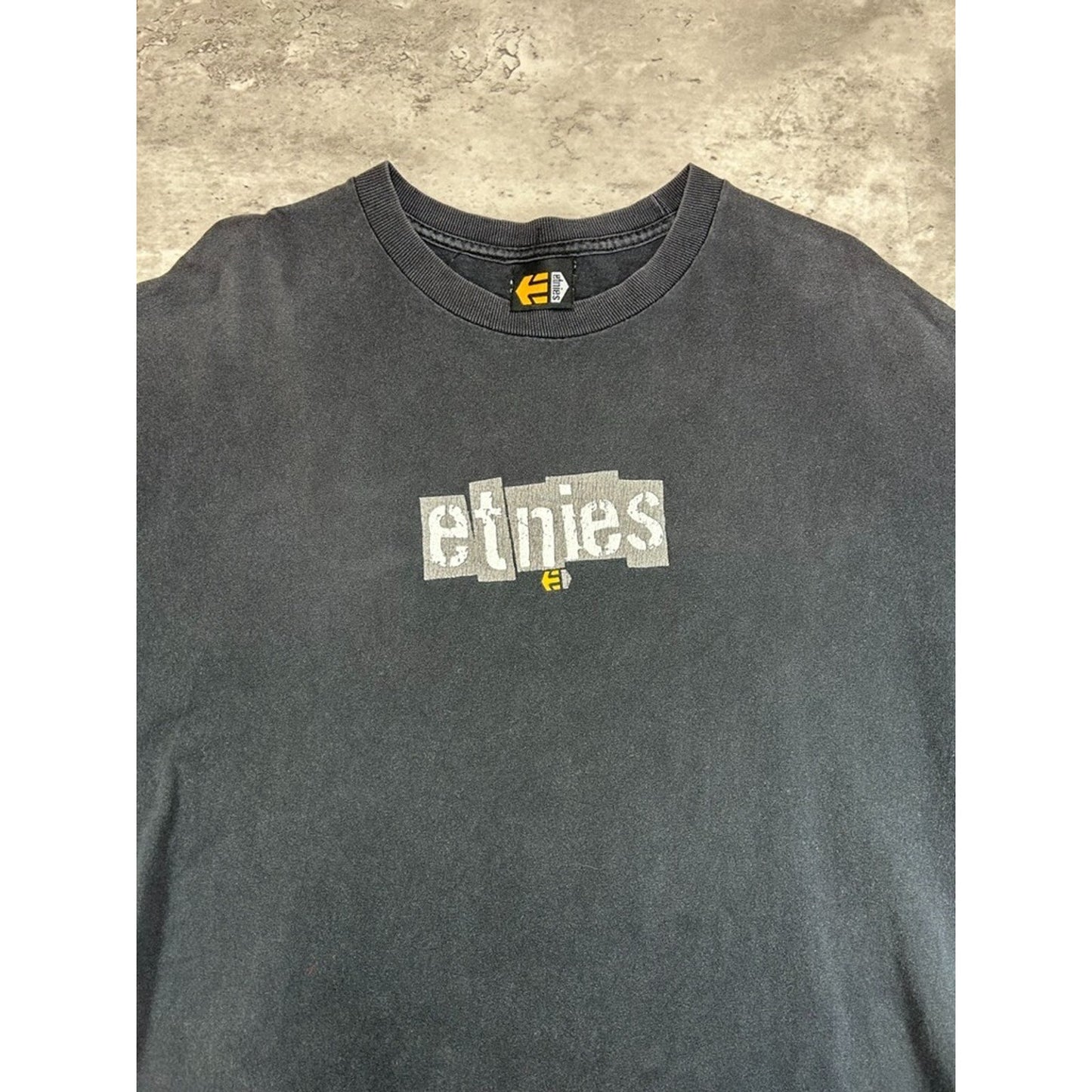 Vintage Y2K Etnies Skateboards Graphic Spellout T-Shirt Size XL Black