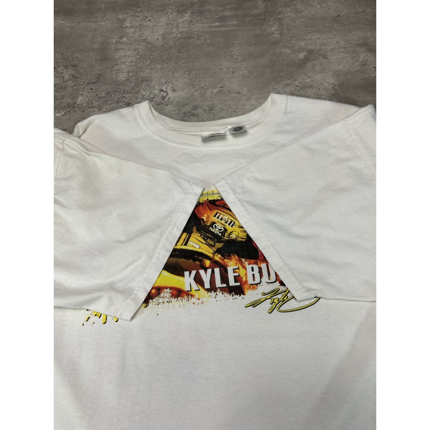 Vintage Kyle Busch #18 M&M Racing Nascar Graphic T-Shirt Size 2XL White
